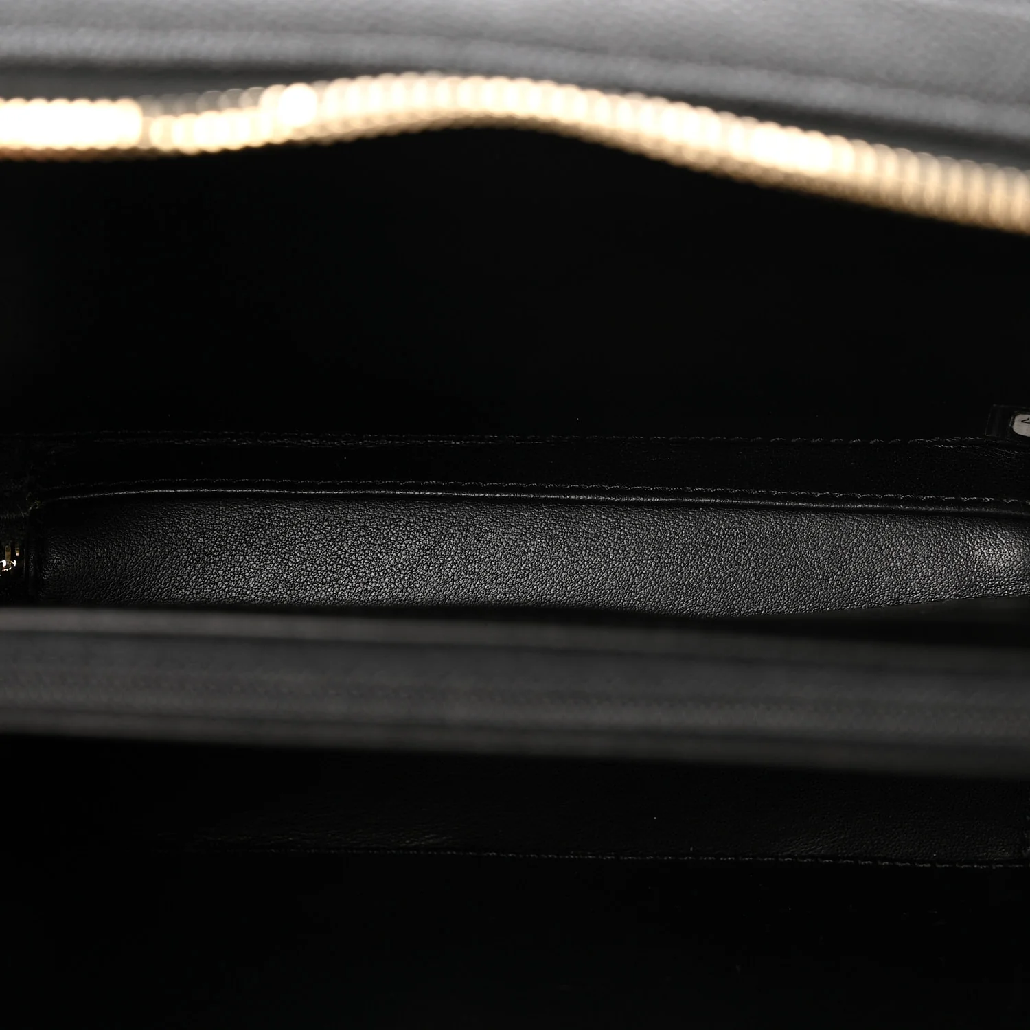 Caviar Quilted Medium CC Filigree Vanity Case Black