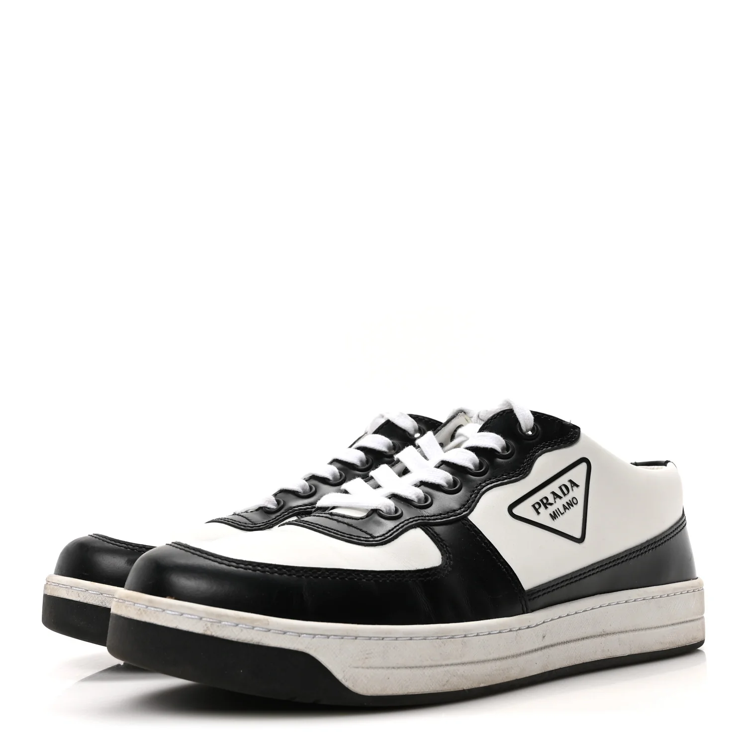 Spazzolato Rois Vitello Soft Triangle Logo Womens Low Top Sneakers 39 White Black