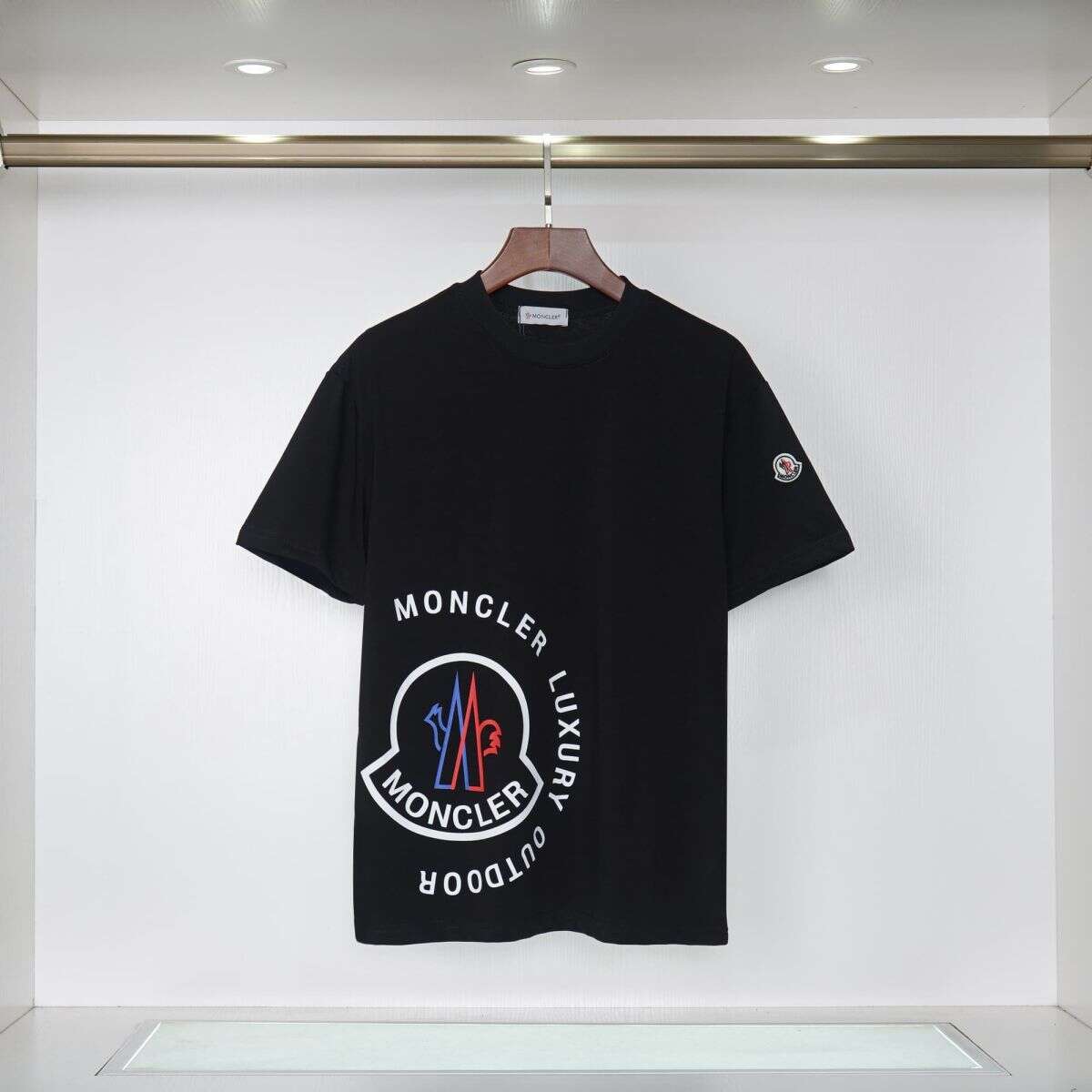 【Moncler 】（モンクレール）男女兼用、ご好評に付き再入荷！半袖Tシャツ