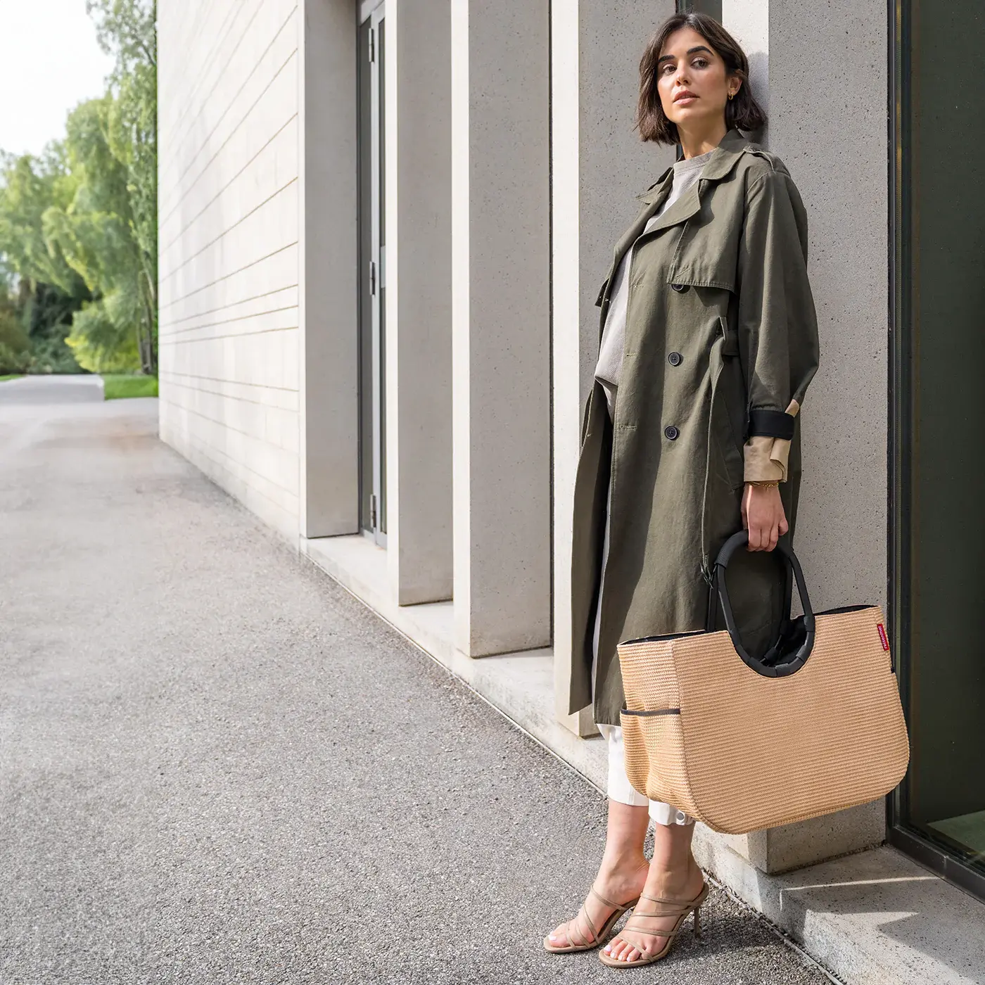 loopshopper L frame raffia black