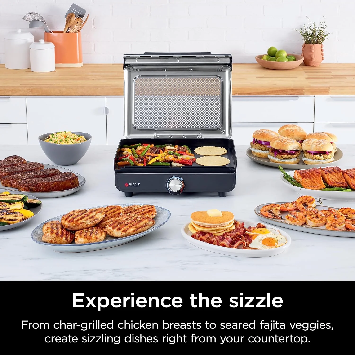 Plaque de cuisson et grill d'intérieur Ninja, 35,5 cm (14 po), grill électrique, pour steaks, hamburgers, saumon, légumes et plus encore, plaque à crêpes, antiadhésive, compatible lave-vaisselle, 260 °C (500 °F), cuisson uniforme, argent, GR101
