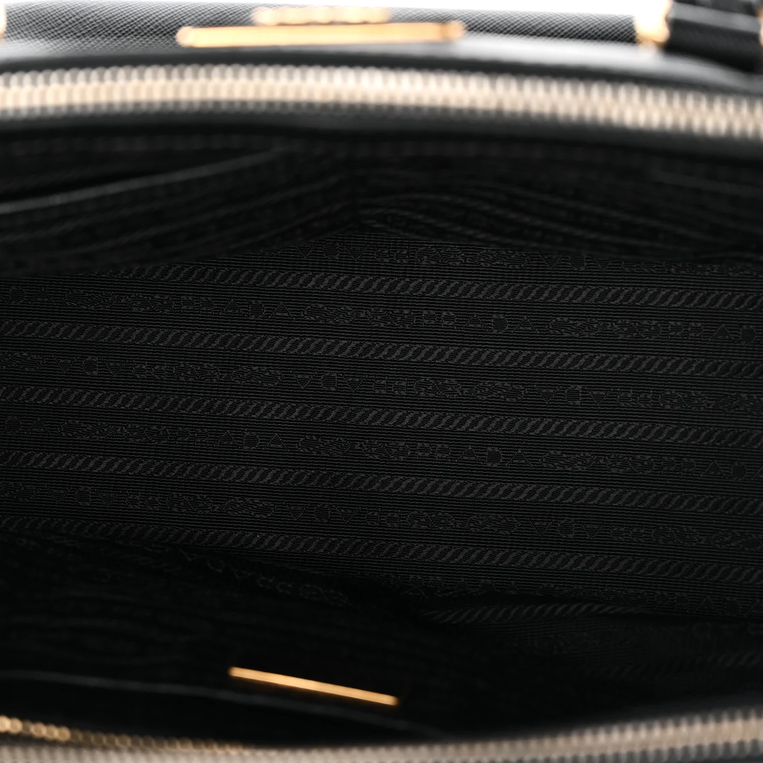 Saffiano Medium Galleria Double Zip Tote Black
