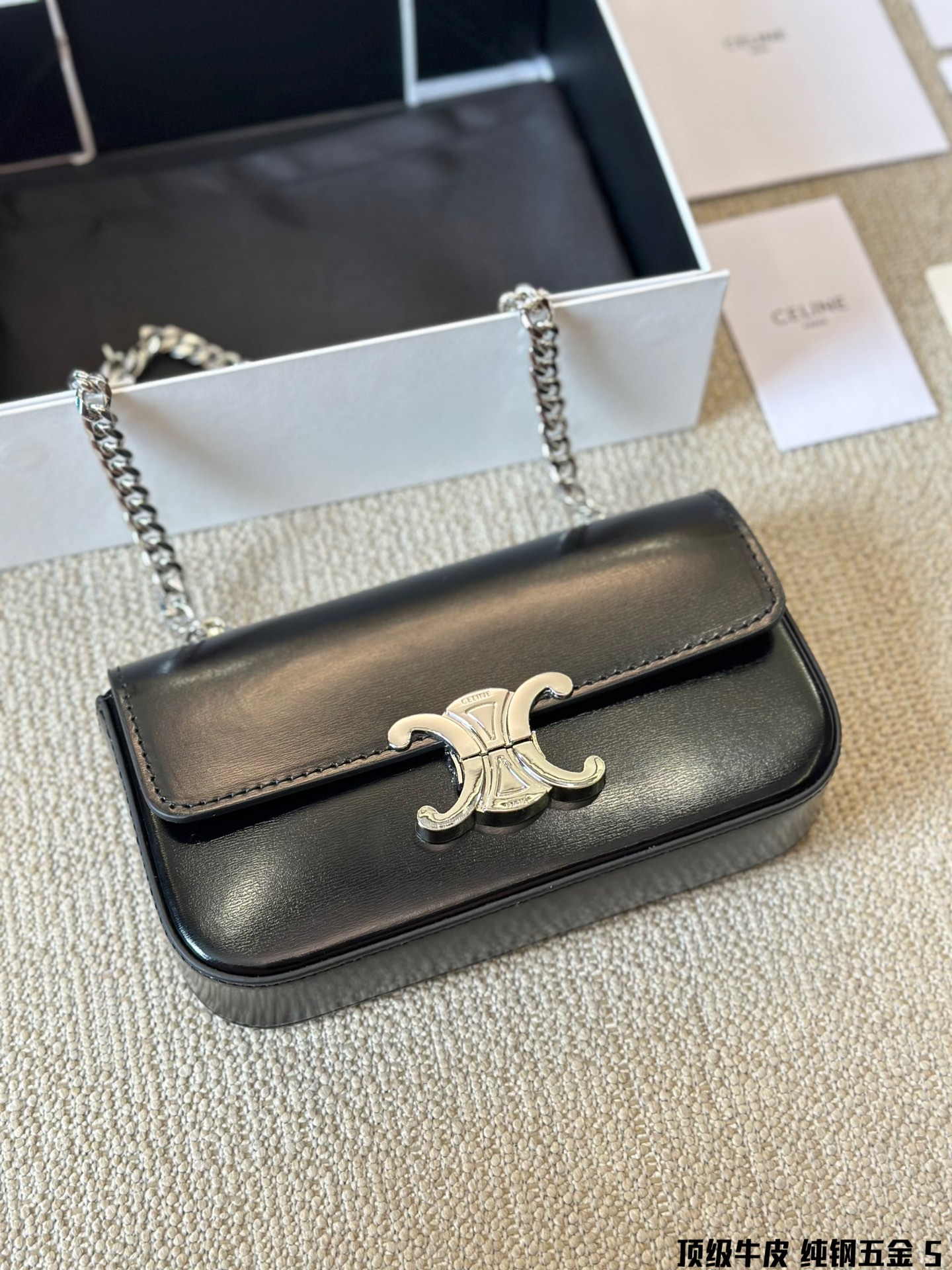 Ce TRIOMPHE bag size : 20.5× 10.5× 4 cm