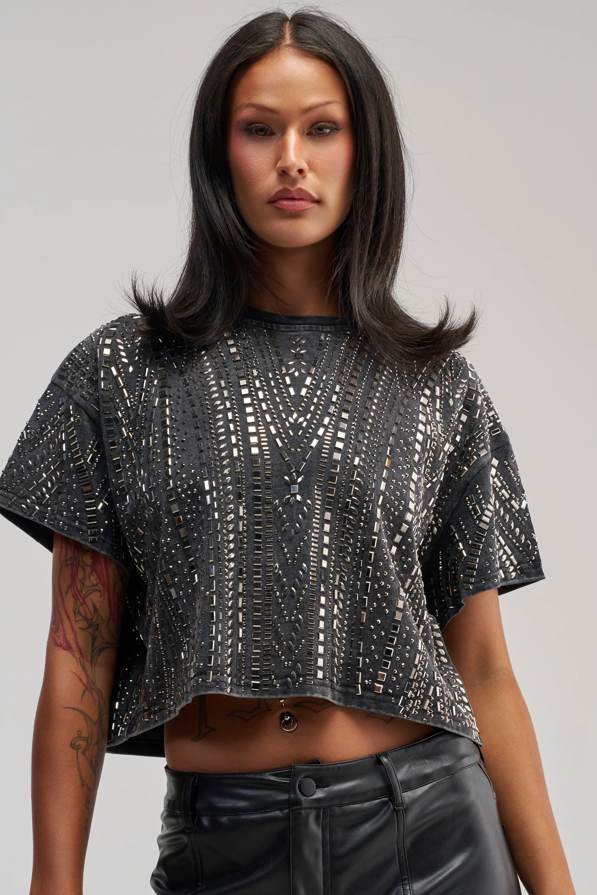 OVER THE TOP RHINESTONE TEE IN CHARCOAL - Akira Store