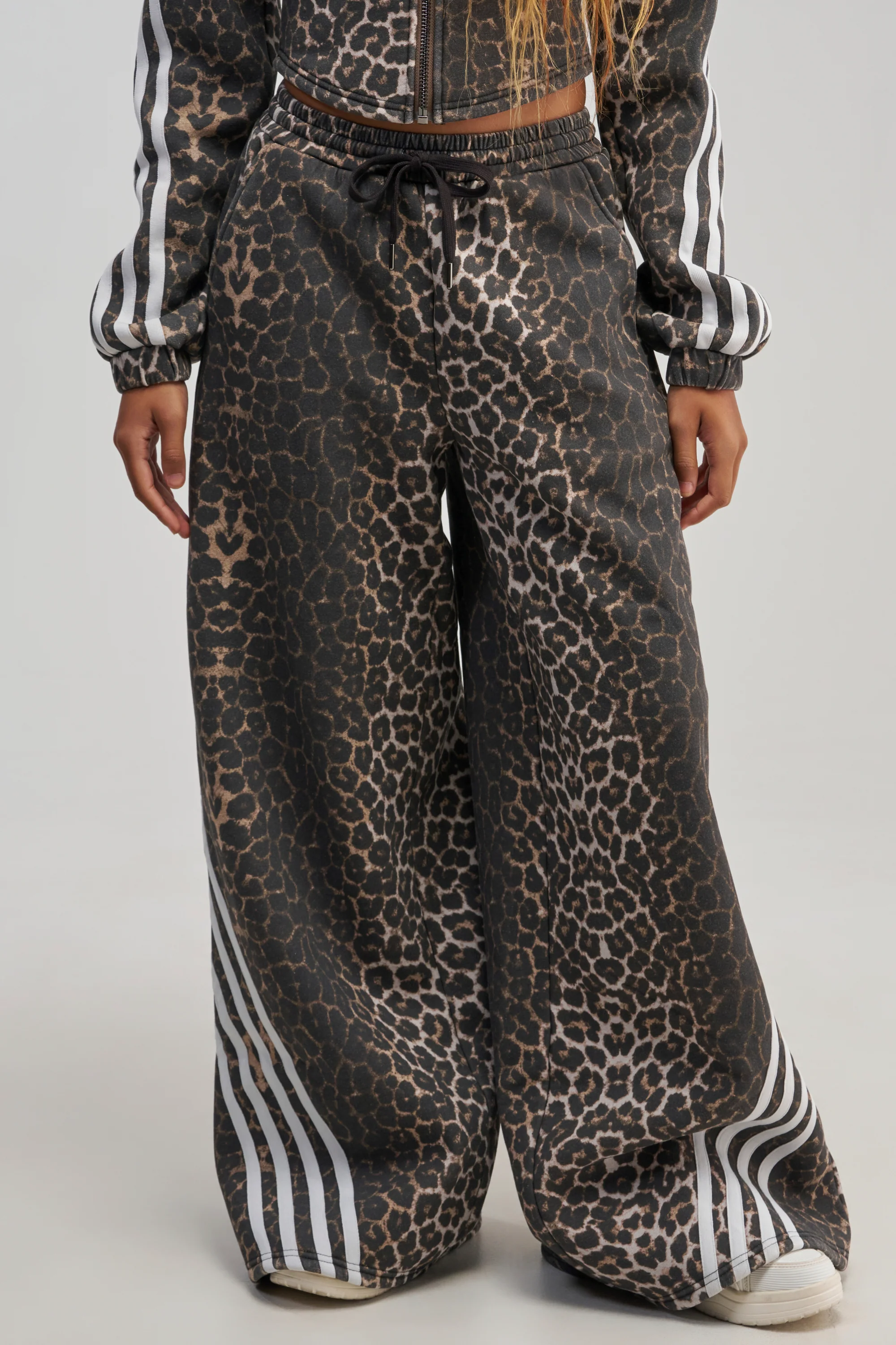 WILD SIDE RELAXED SWEATPANT - Akira Store