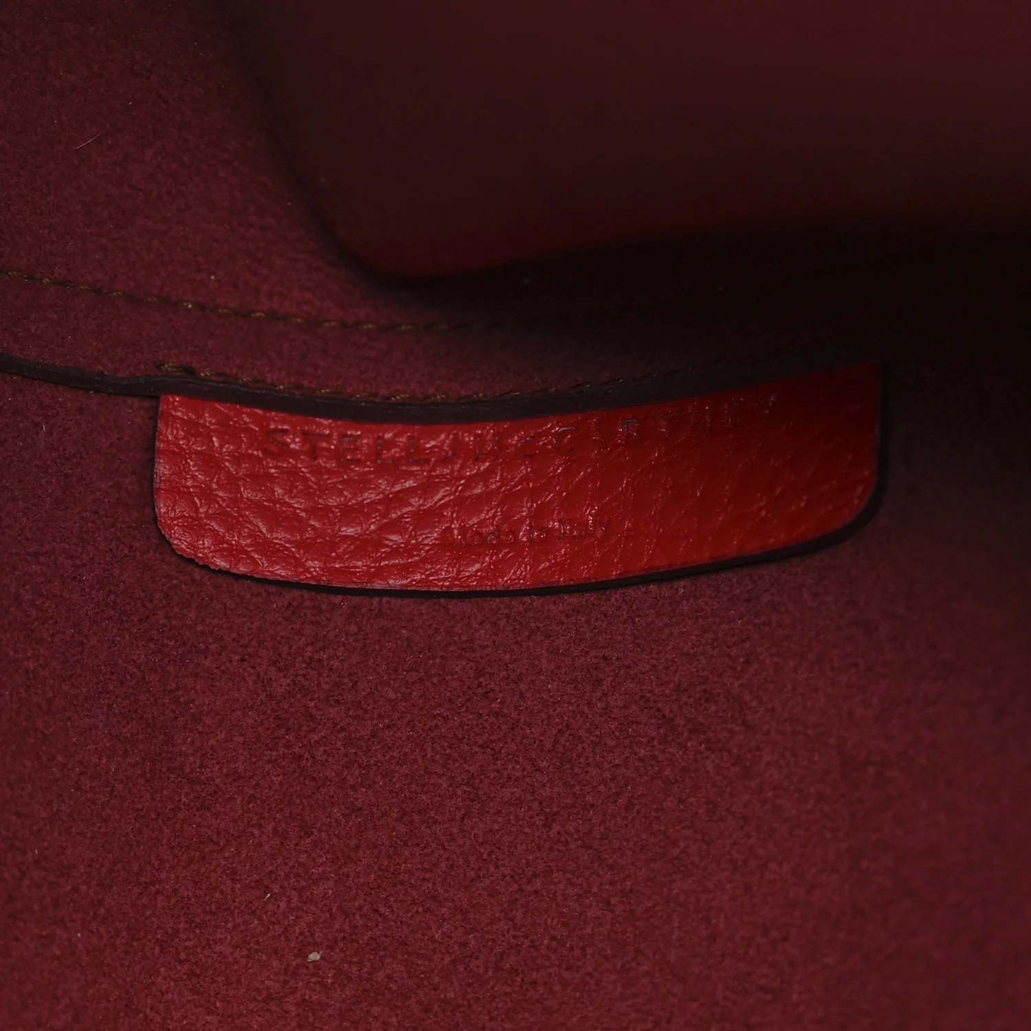Grainy Alter Mat Perforated Tote Red