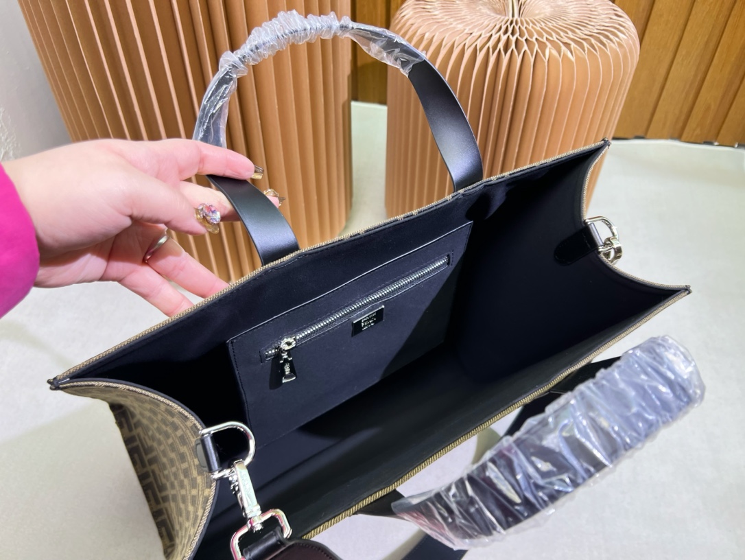 Fen new arrival tote bag size : 41*36cm