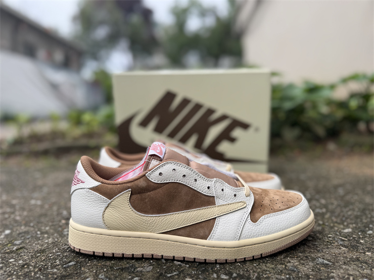Travis Scott x Jordan Air Jordan 1 Low OG