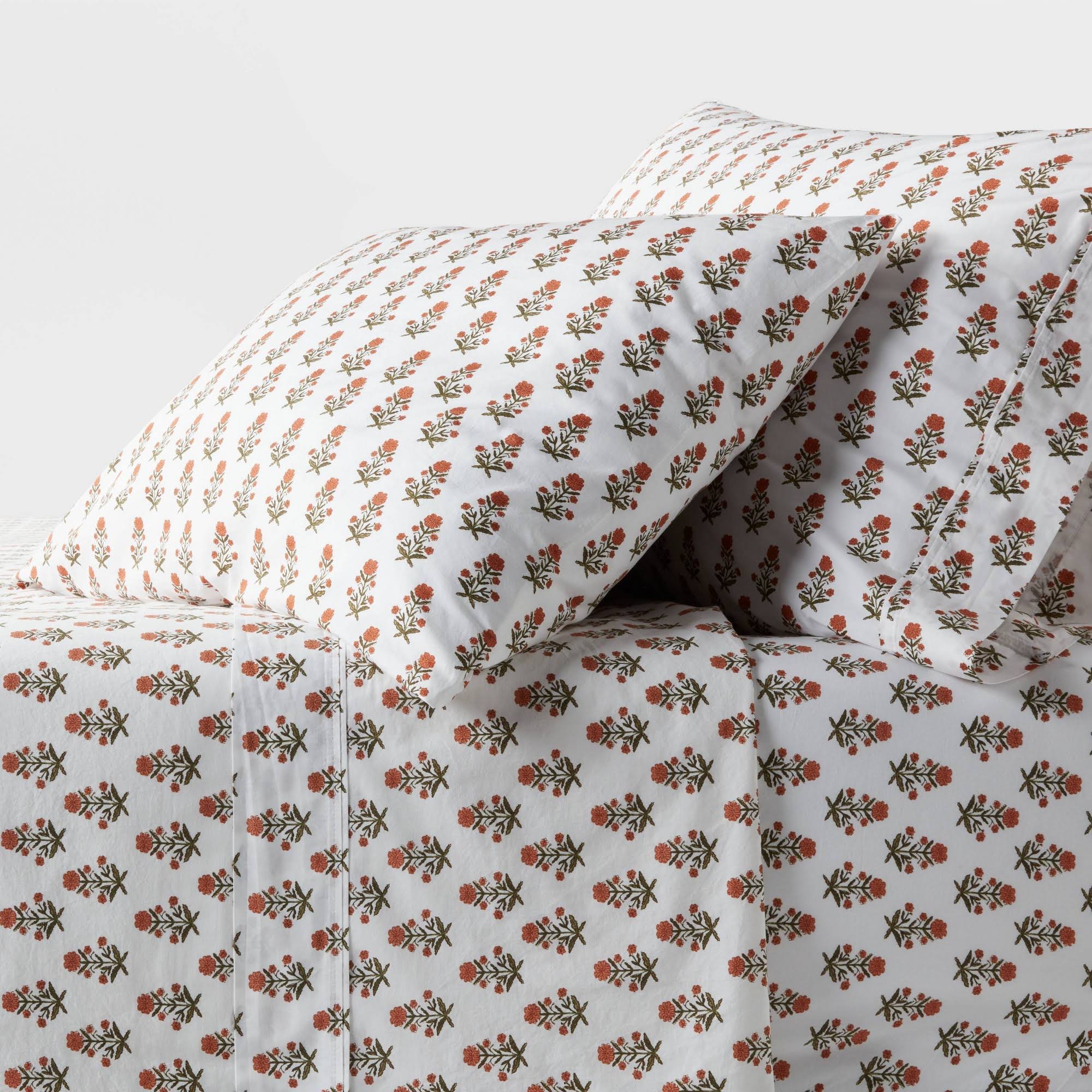 Queen 250 Thread Count Organic Percale Sheet Set Mum Flower - Threshold