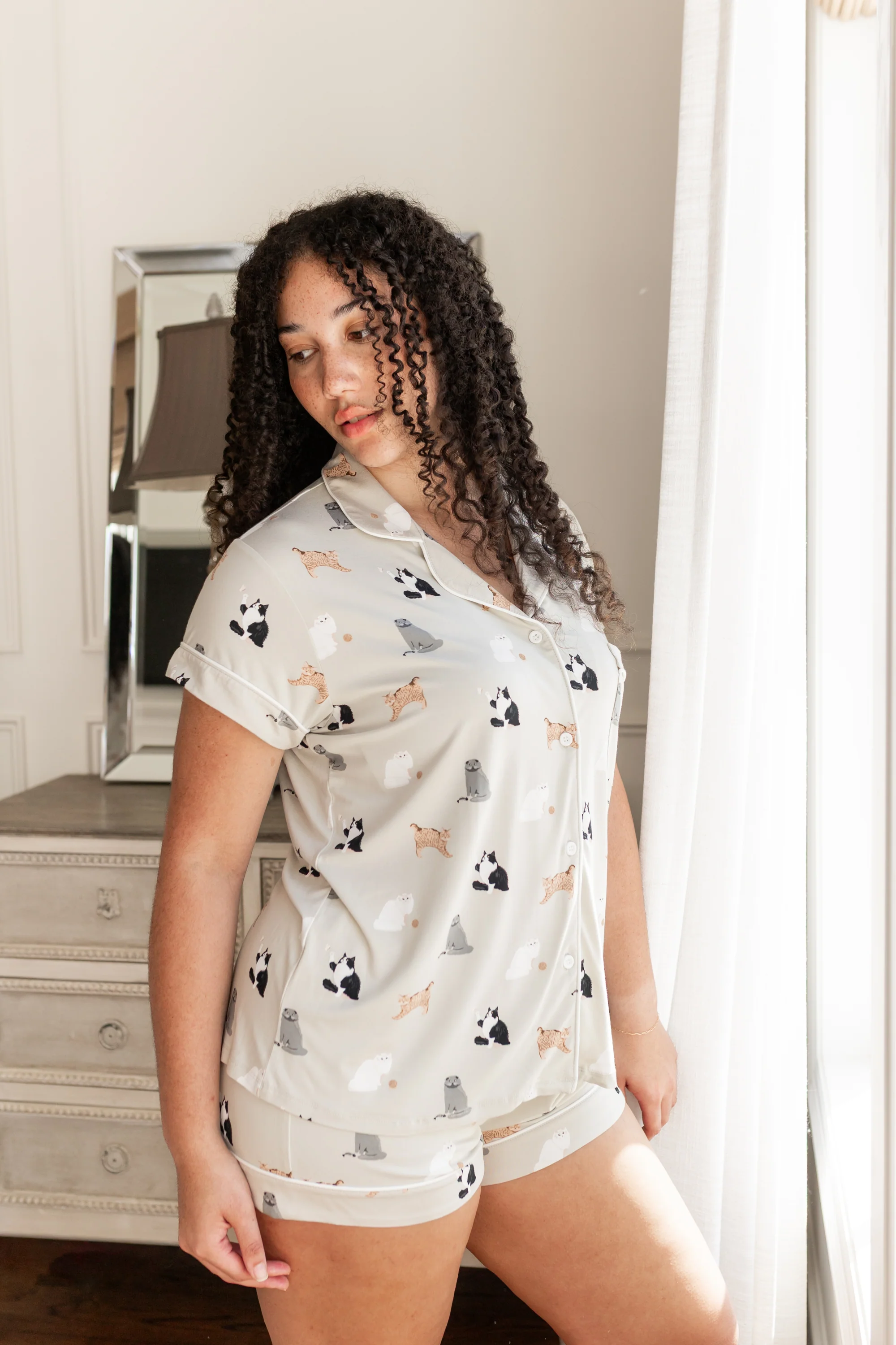 Women's Short Sleeve Pajama Set in Fluffy Cat