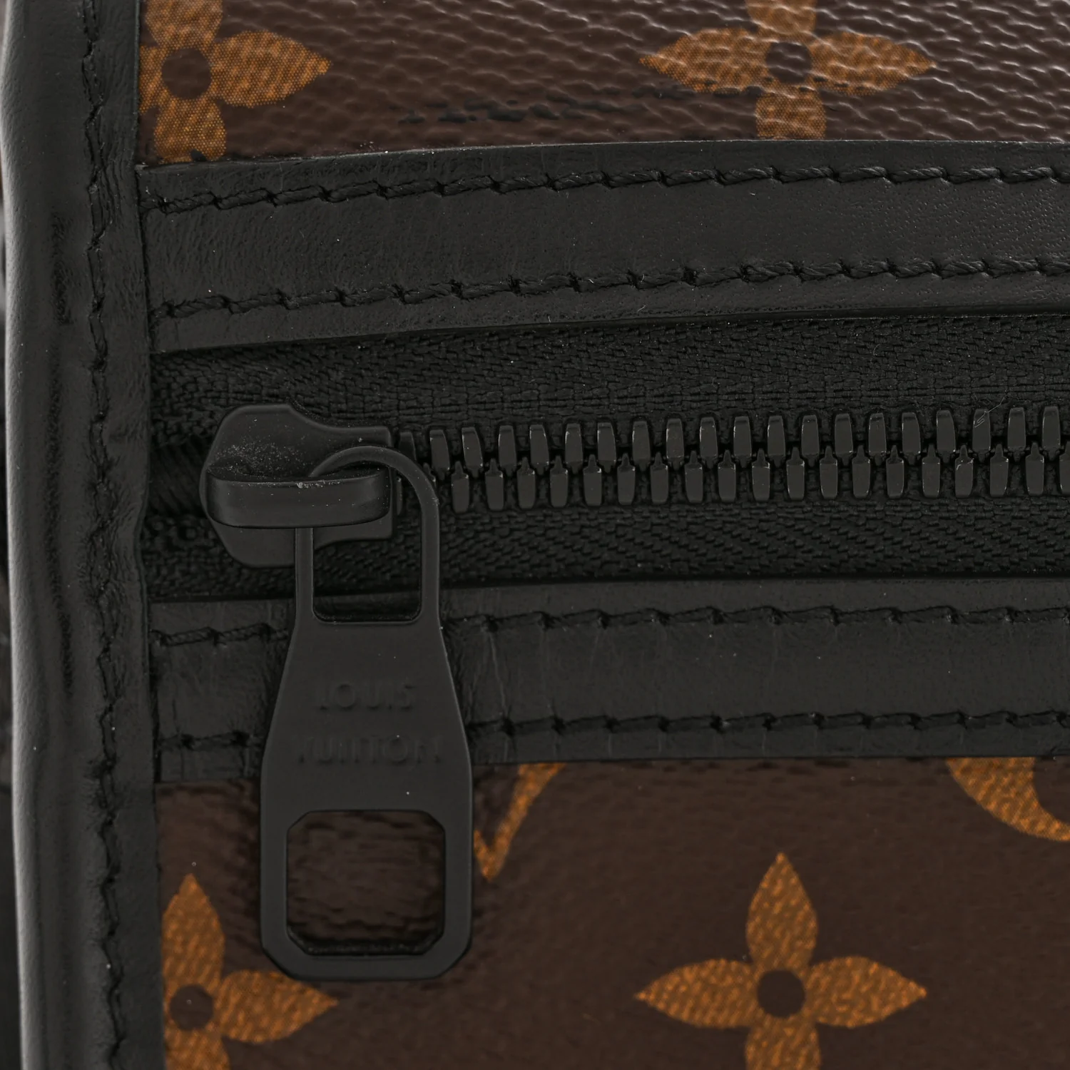 Monogram Macassar Archy Messenger GM