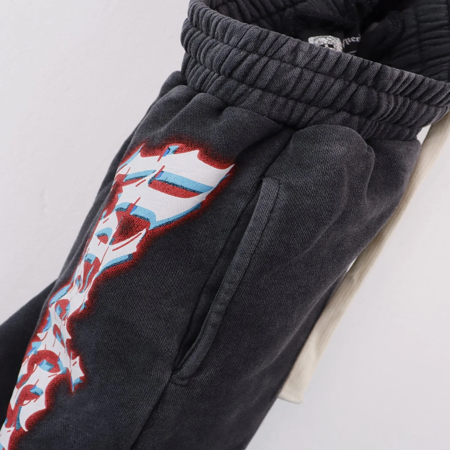 NEW Shorts 8770