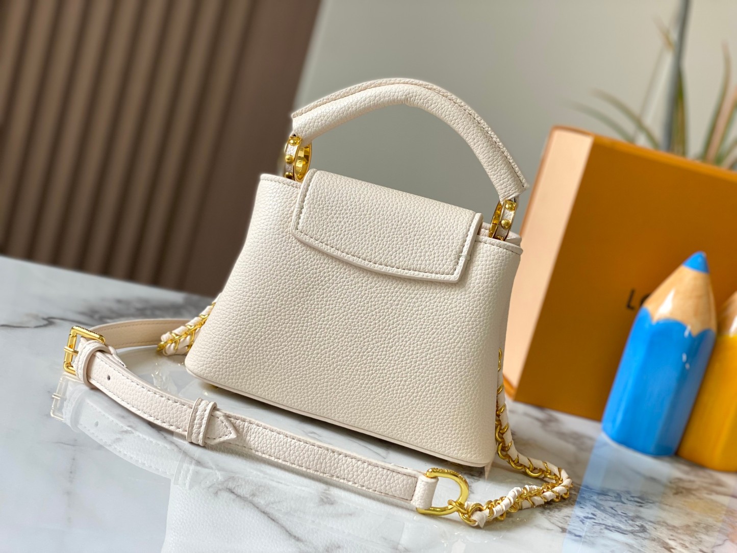 Louis Milky Way Capucines BB  Taurillon leather M23082 size: 21��14��8cm