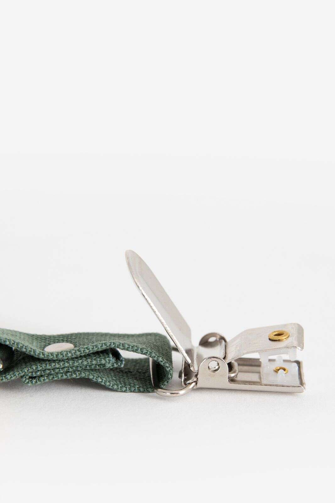 Kikkerland travel hat clip