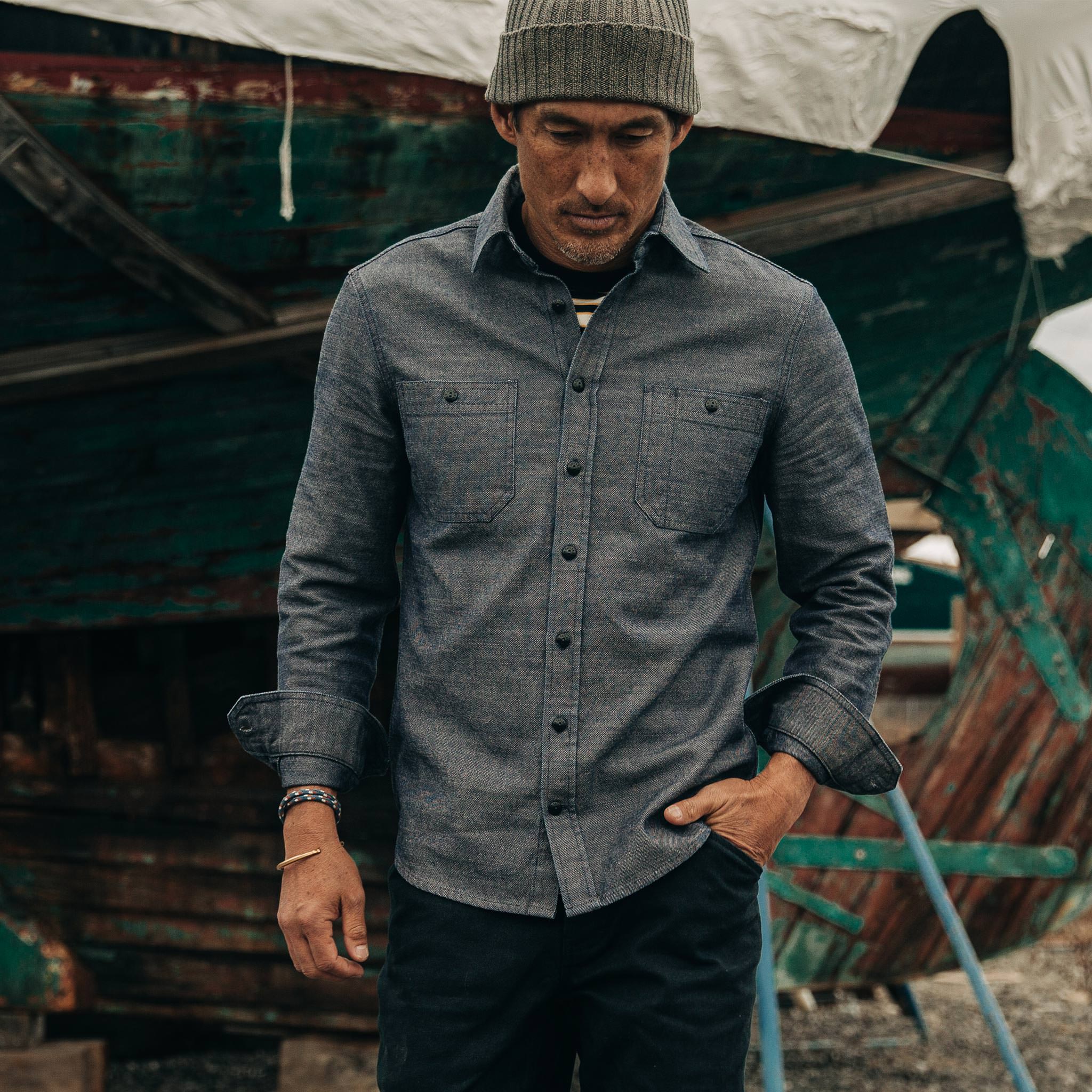 La chemise utilitaire en indigo à motif quadrillé