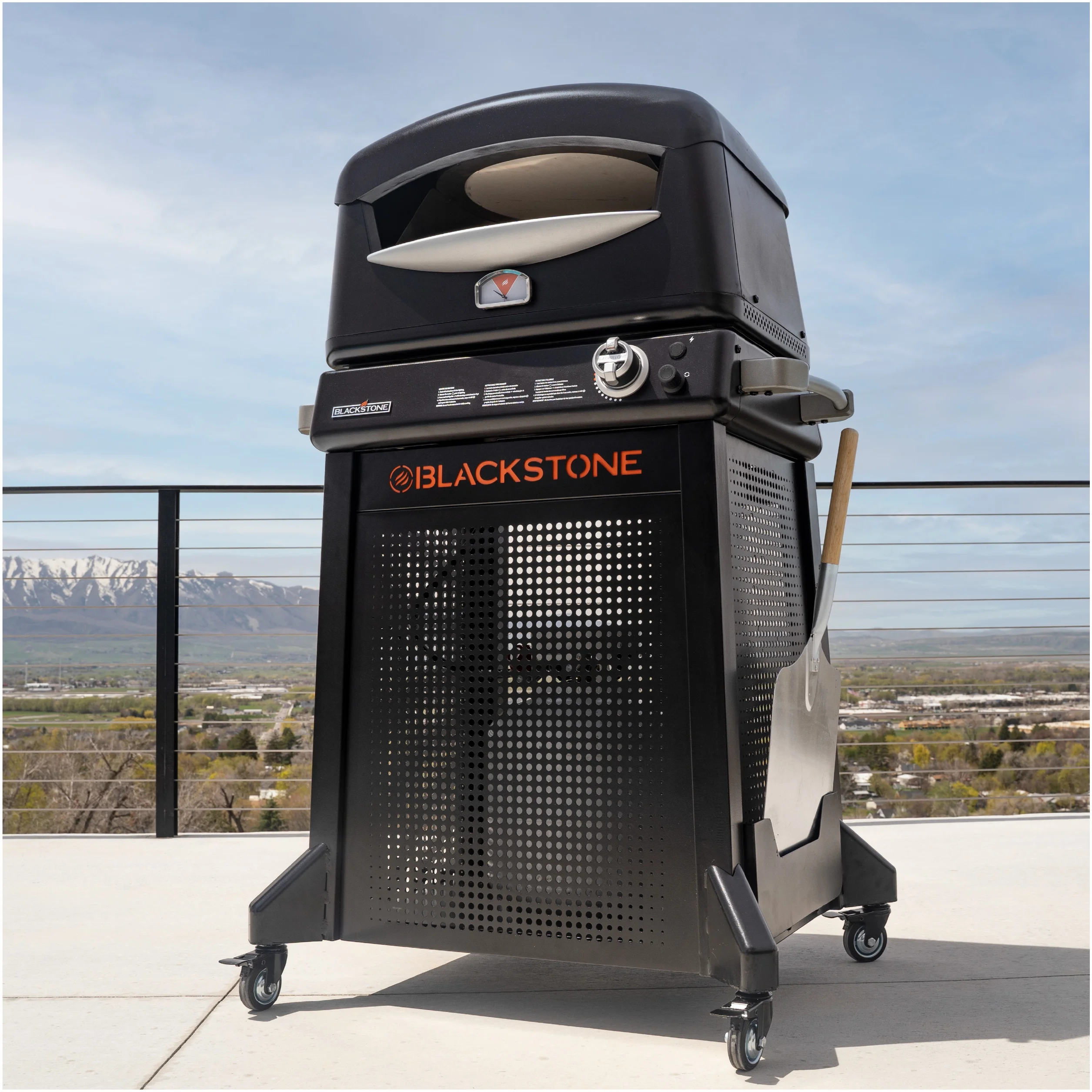 Blackstone Propane Outdoor Pizza Oven with Stand and Pizza Peel