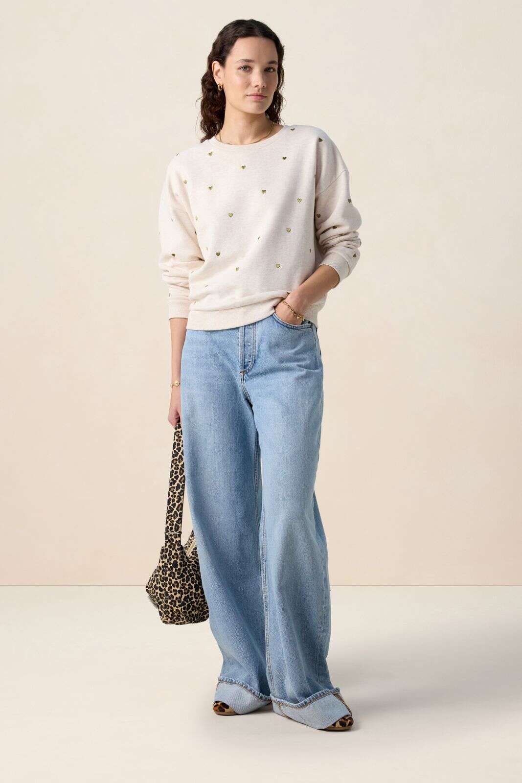 Beige sweater met hartjes