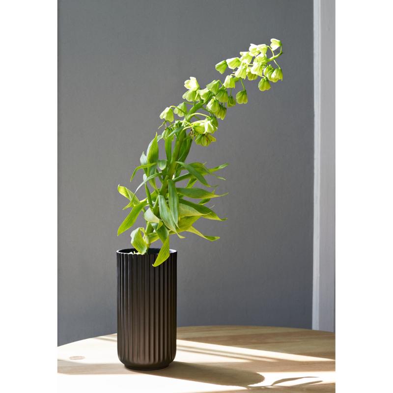 Vase i porselen 15,5 cm svart