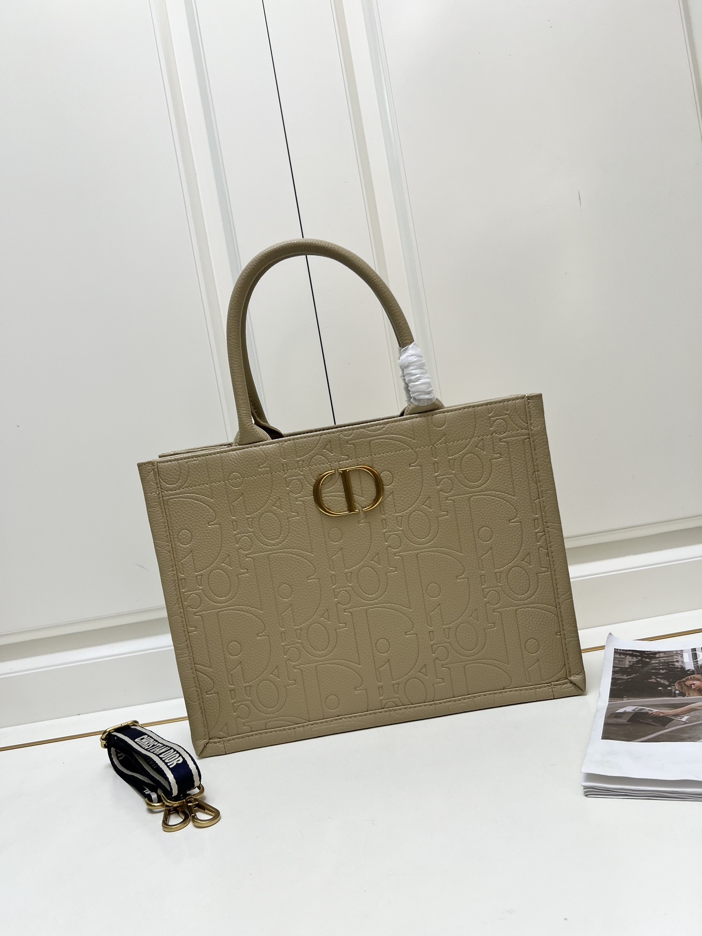 D new arrival book tote bag size: 36.5*28*17.5cm top quality