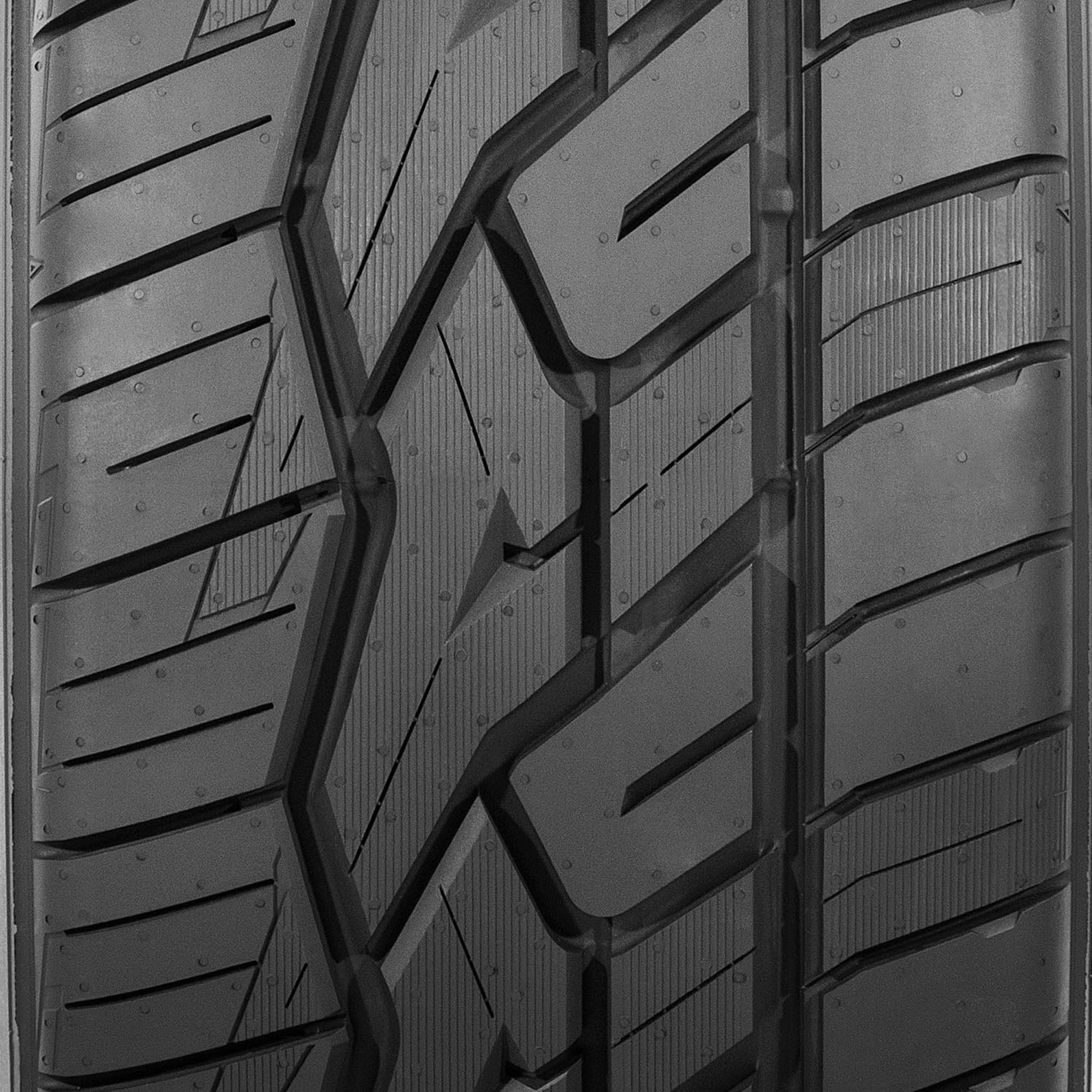 Nitto NT420V All-Season 285/50R20 116V XL Light Truck Tire