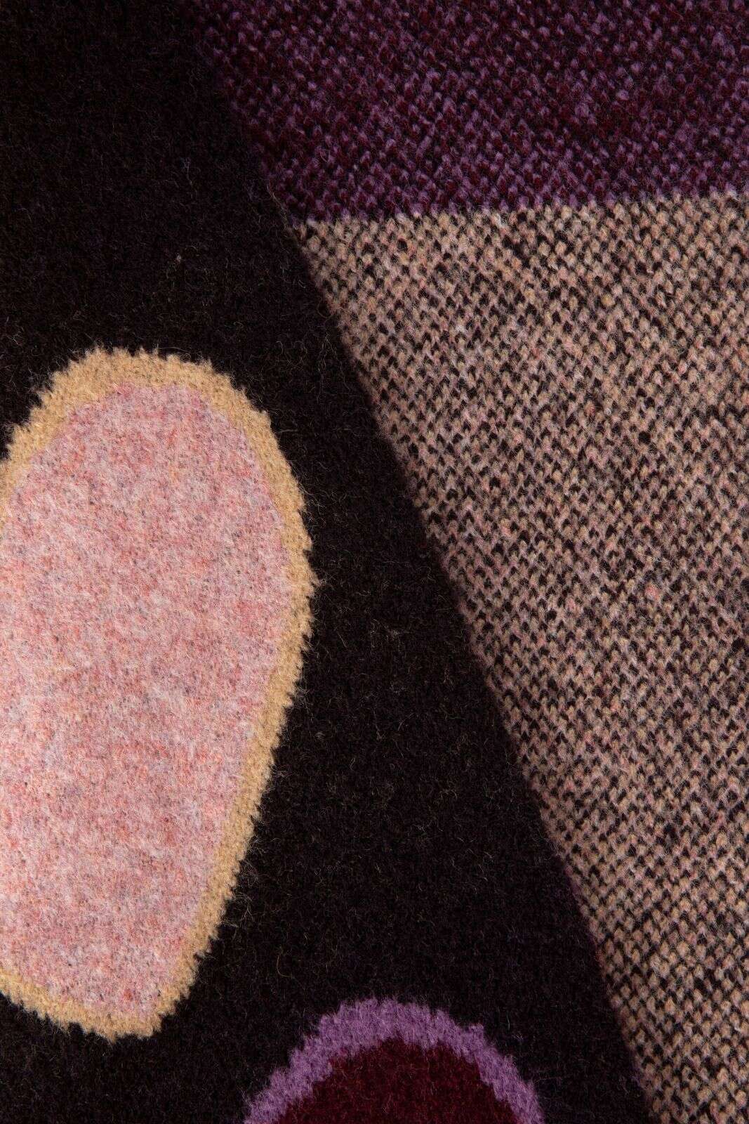 Donkerbruine sjaal met hartjes