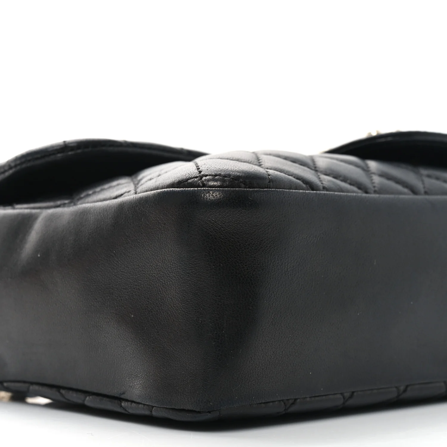 Lambskin Quilted Medium Westminster Pearl Flap Black