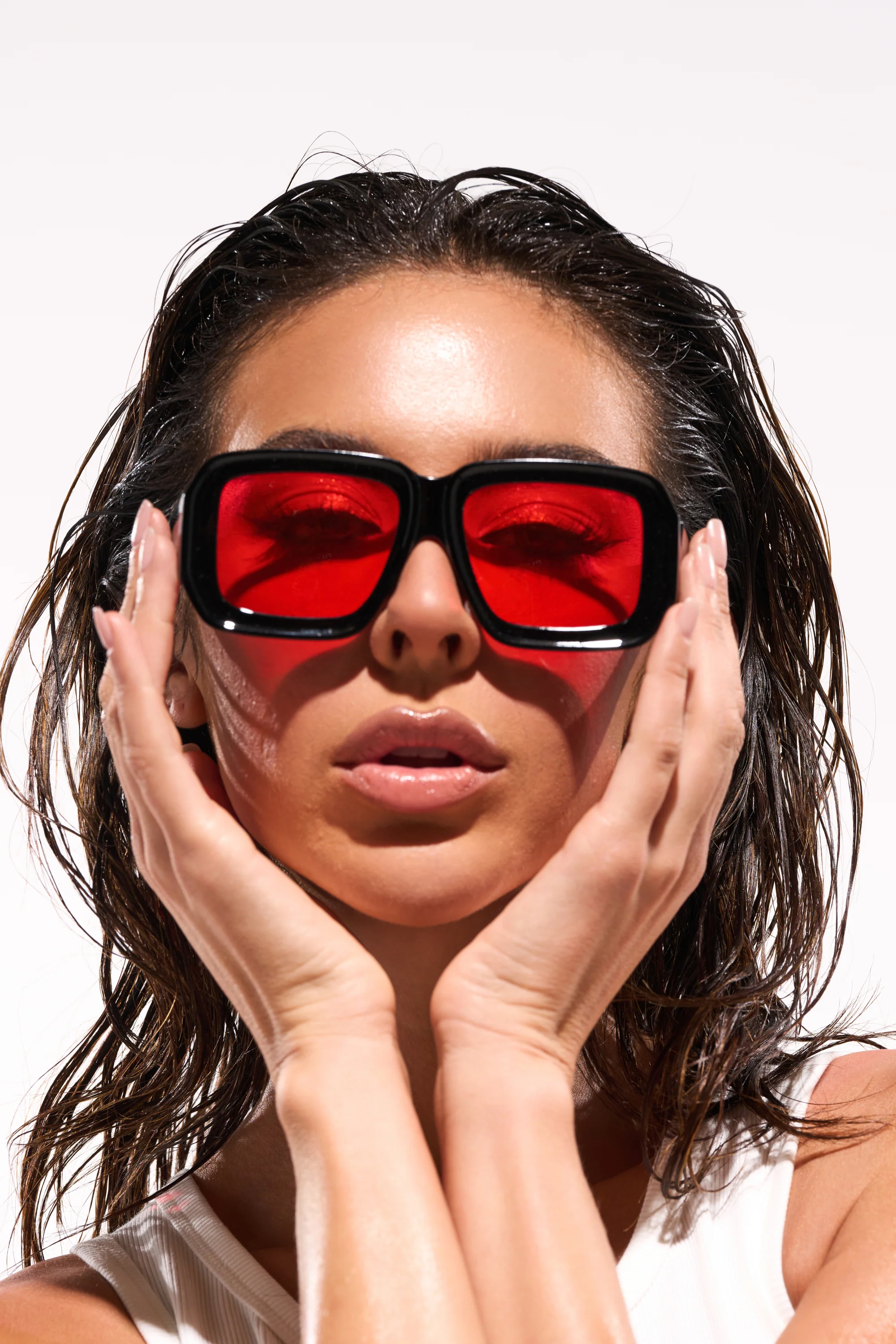 RED VISION SUNGLASSES - Akira Store