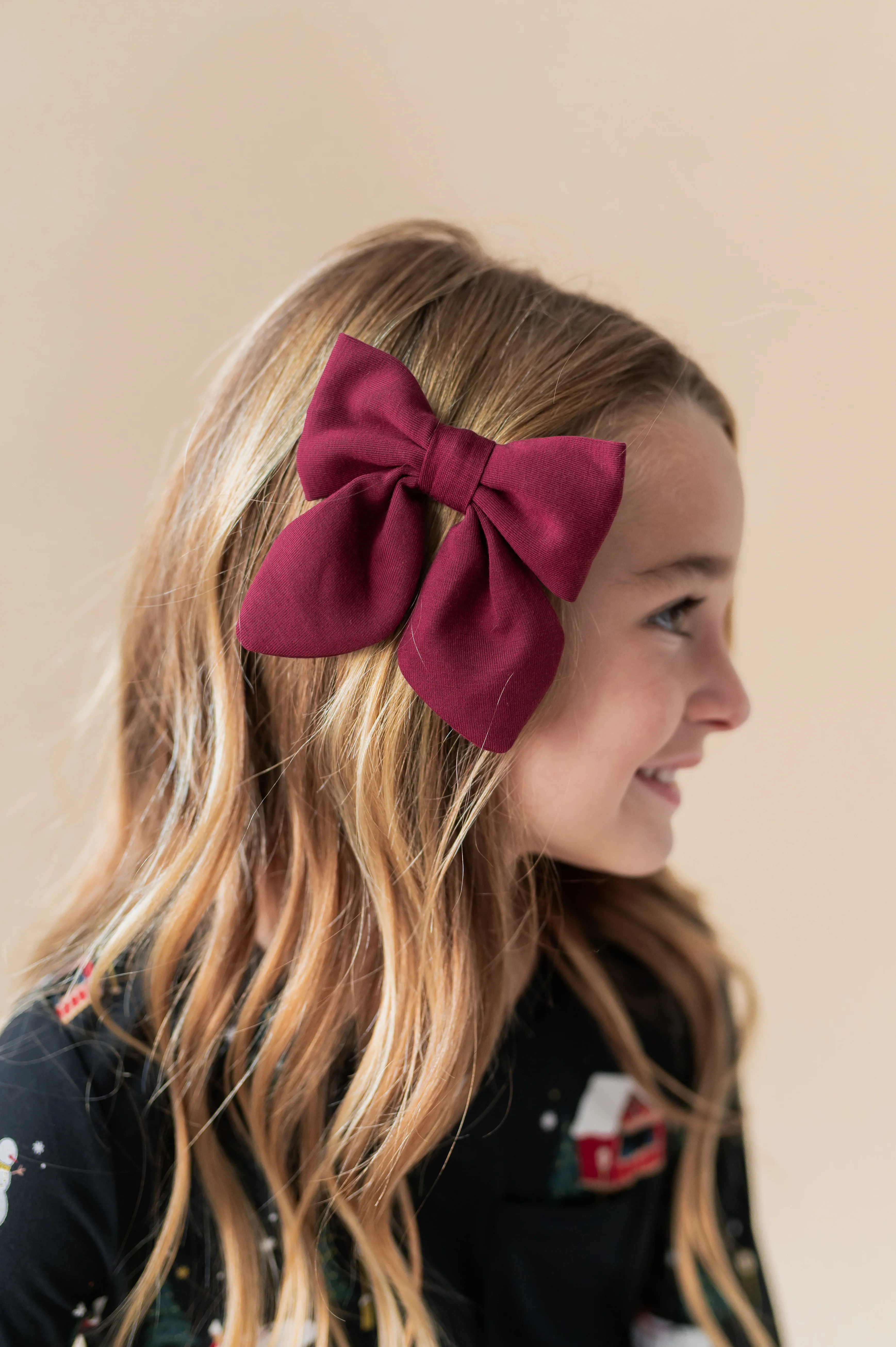 Medium Alligator Clip Bow in Burgundy