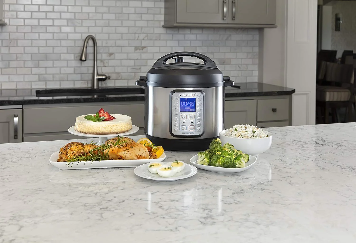 Multicuiseur 9 en 1 : autocuiseur, mijoteuse, cuiseur à riz, cuiseur vapeur, fonction sauté, yaourtière, chauffe-plat et stérilisateur. Application avec plus de 800 recettes incluse. Acier inoxydable. Capacité : 6 litres.