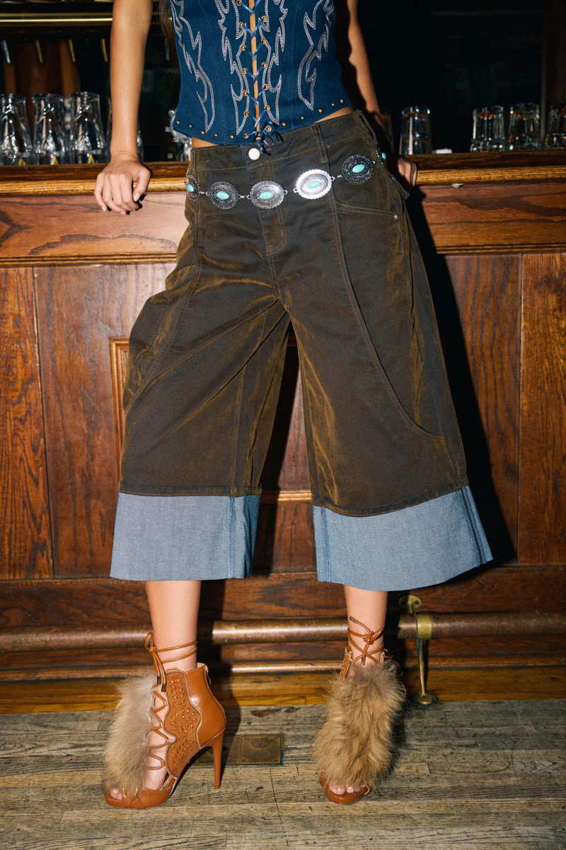 FALL VIBES VELVET BERMUDA SHORT - Akira Store