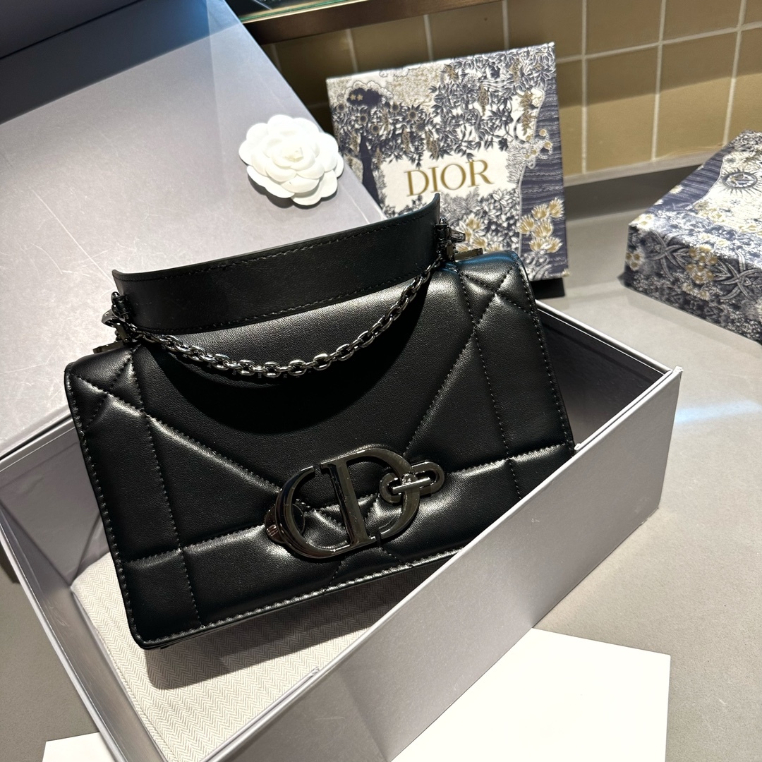 D new arrival MONTAIGNE bag size: 24 cm