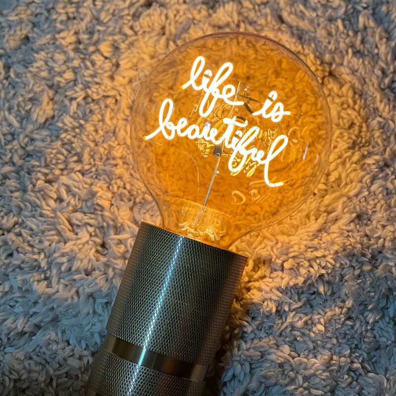 MITB lyspære LED 17 cm Life Is Beautiful ravfarget