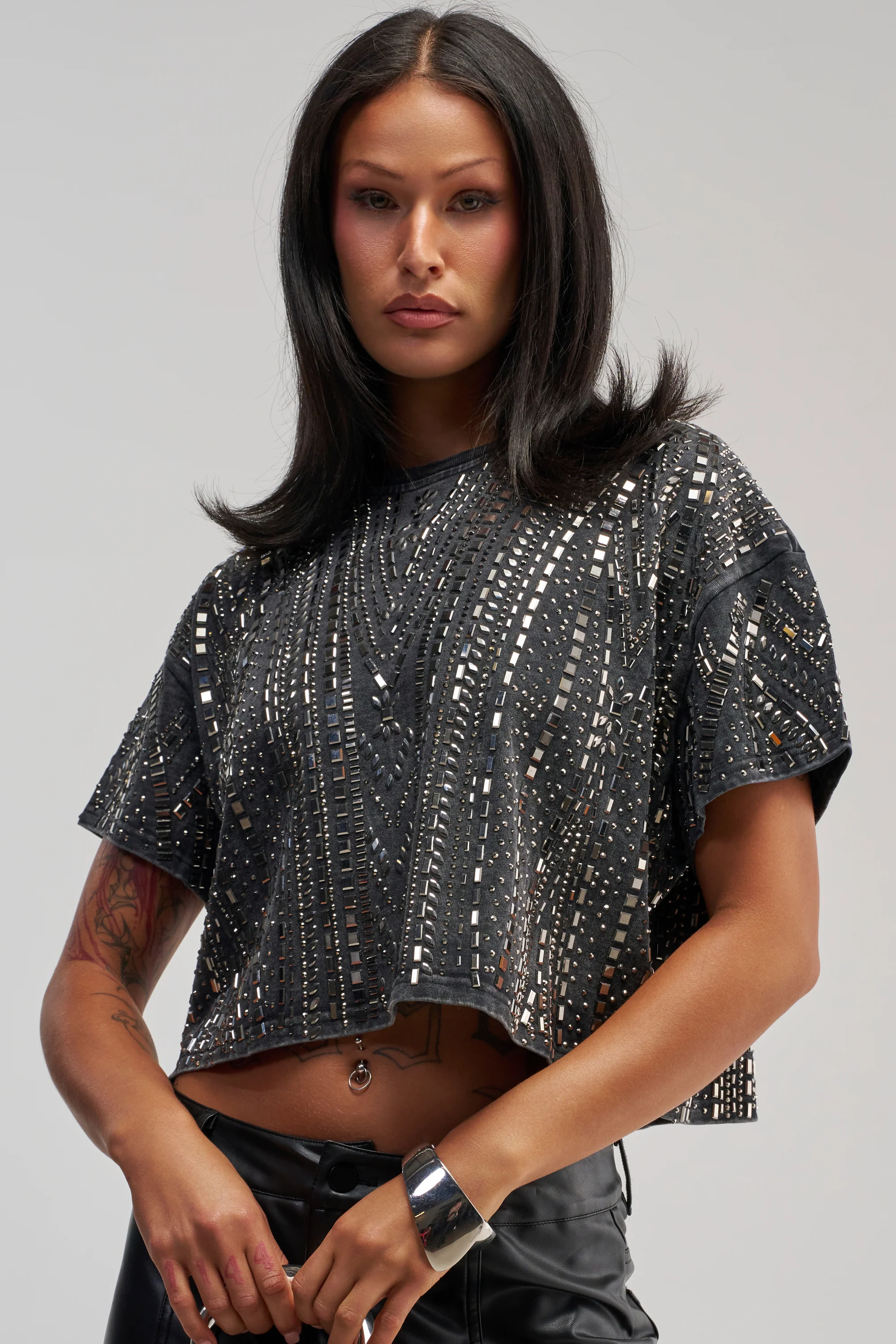 OVER THE TOP RHINESTONE TEE IN CHARCOAL - Akira Store