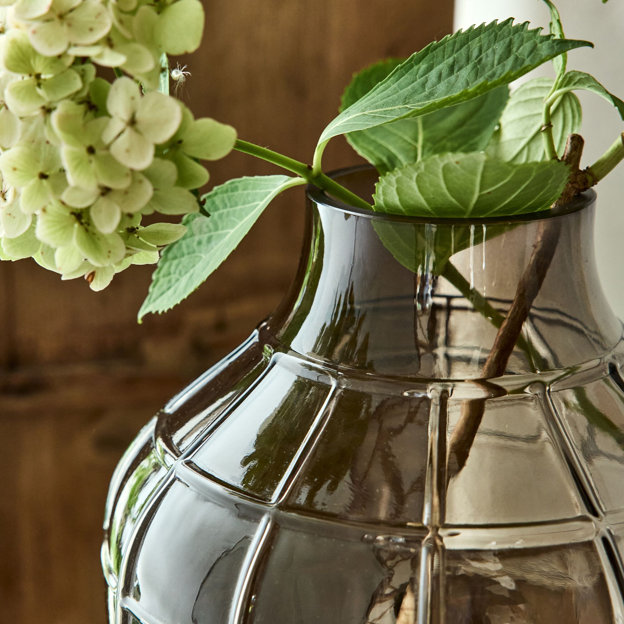 LOUNY - Vase quadrillé en verre teinté H30cm - gris