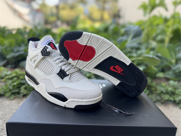 Air Jordan 4 Retro 