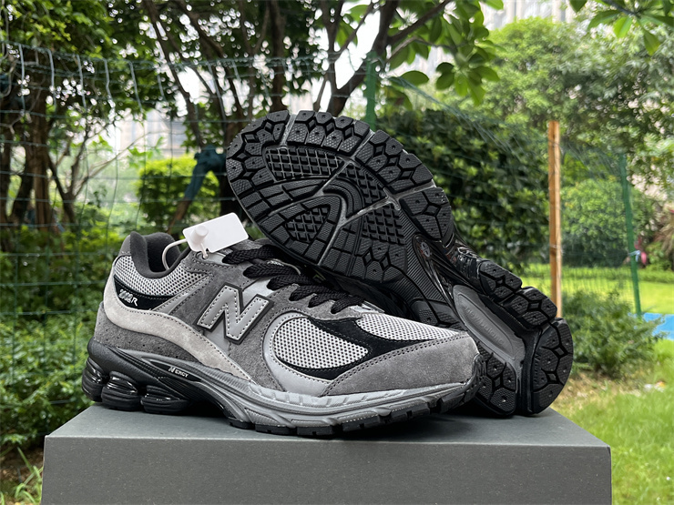 New Balance NB 2002R