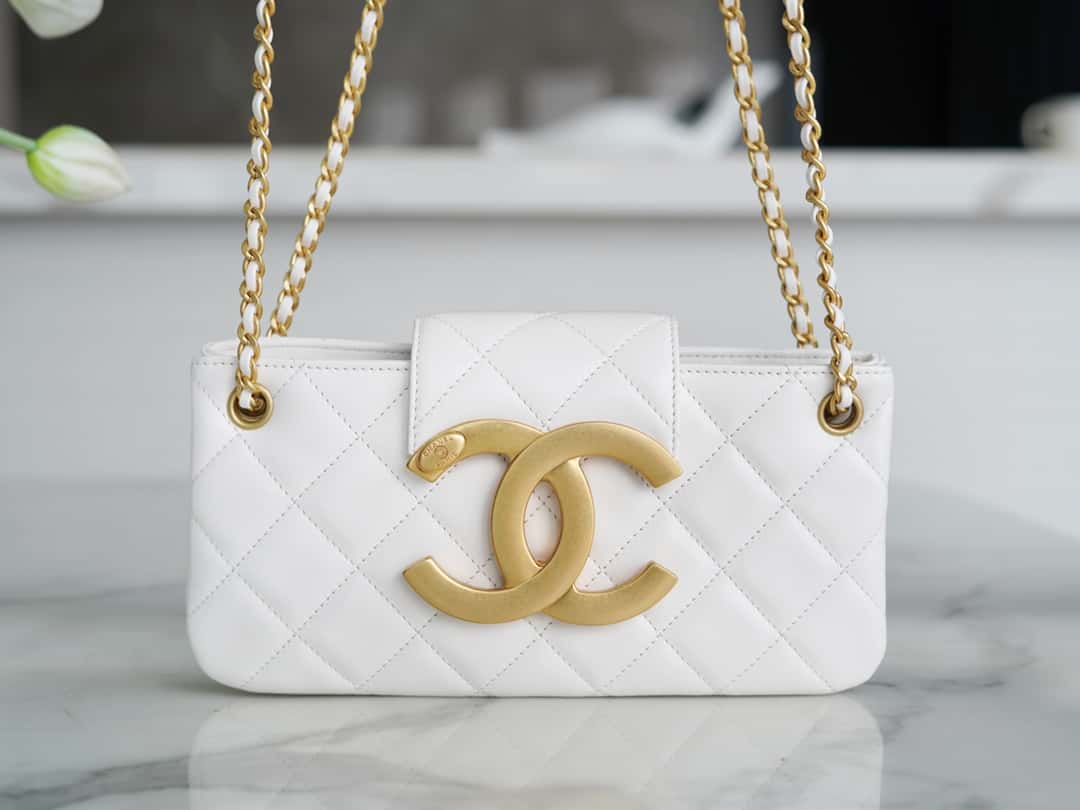 ???????????? ?????? Vintage Logo Quilted Lambskin Shoulder Bag 11.5x24x4.5cm