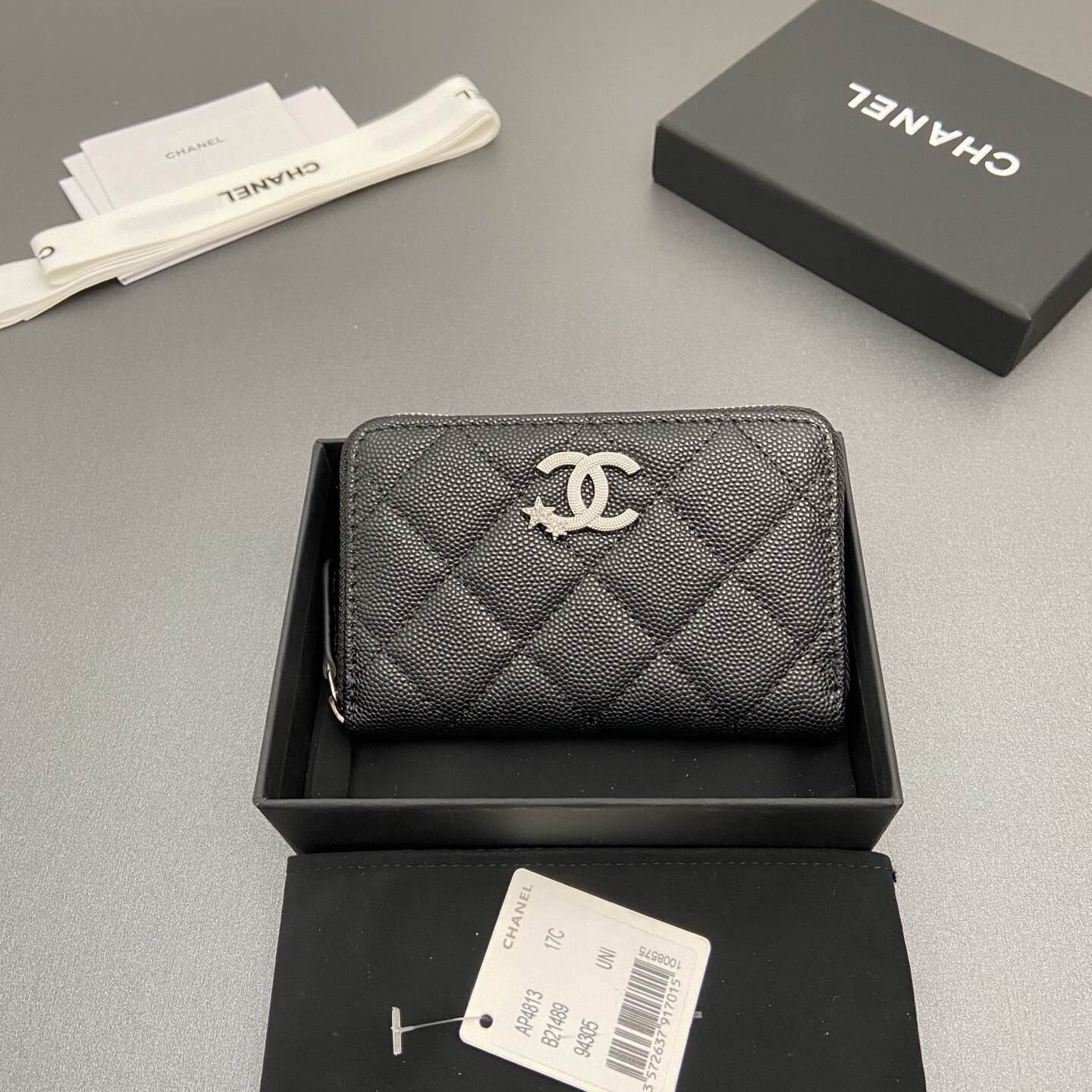 《シルエットとロゴが可愛い♪》CHANEL マトラッセ三つ折り財布