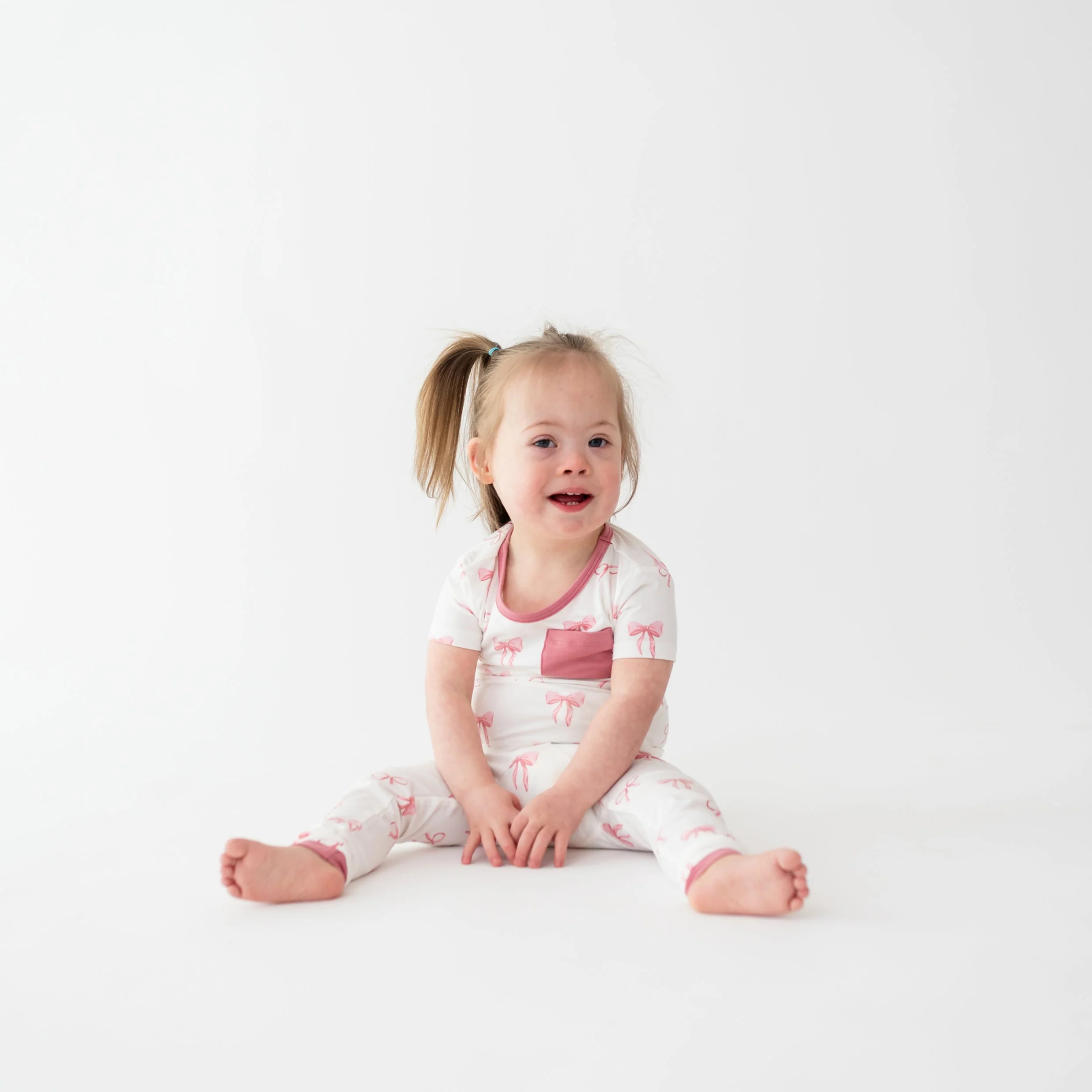Short Sleeve with Pants Pajamas in Bow