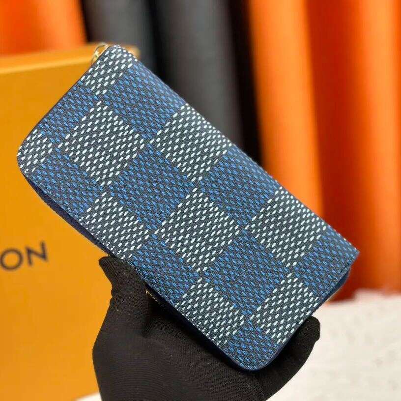 LOUIS VUITTON  ダミエのチェック柄をベースにしたメゾンオリジナル柄   N40675