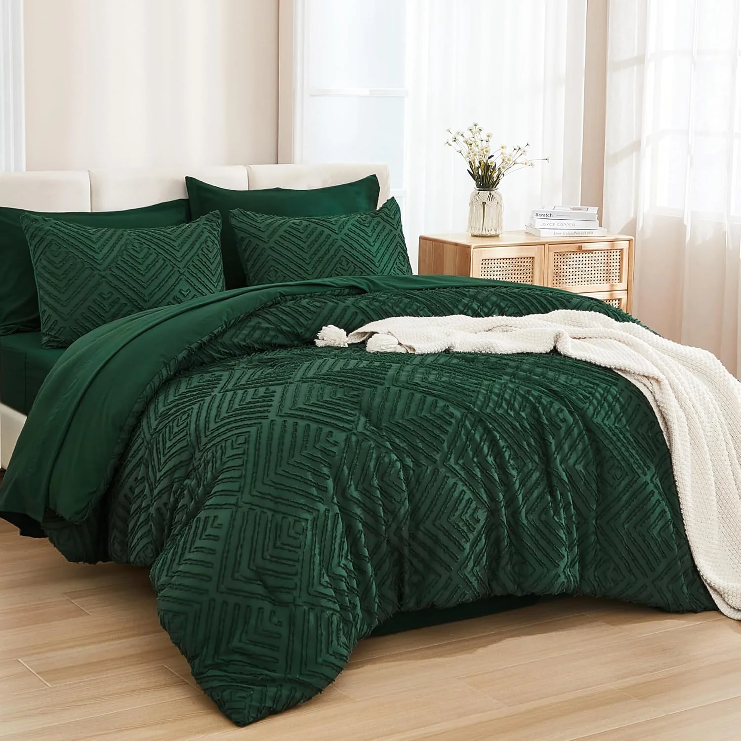 Queen Comforter Set 7 Piece Dark Emerald Green - Bed in a Bag Queen Boho Lightweight Fluffy Tufted Bedding Sets with Comforter, Sheets, Pillowcases & Shams