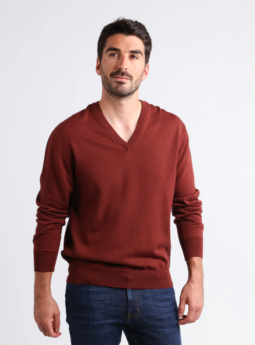 Pull homme col V  100% laine mérinos rouge terre de sienne