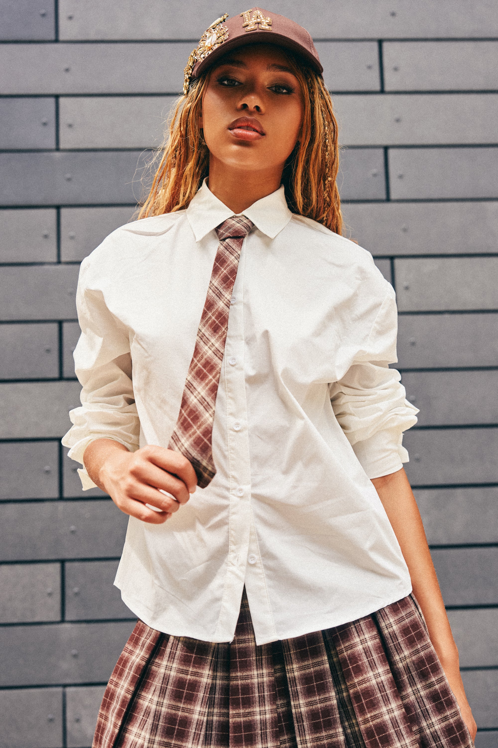 SCHOOL GIRL VIBES BUTTON DOWN - Akira Store
