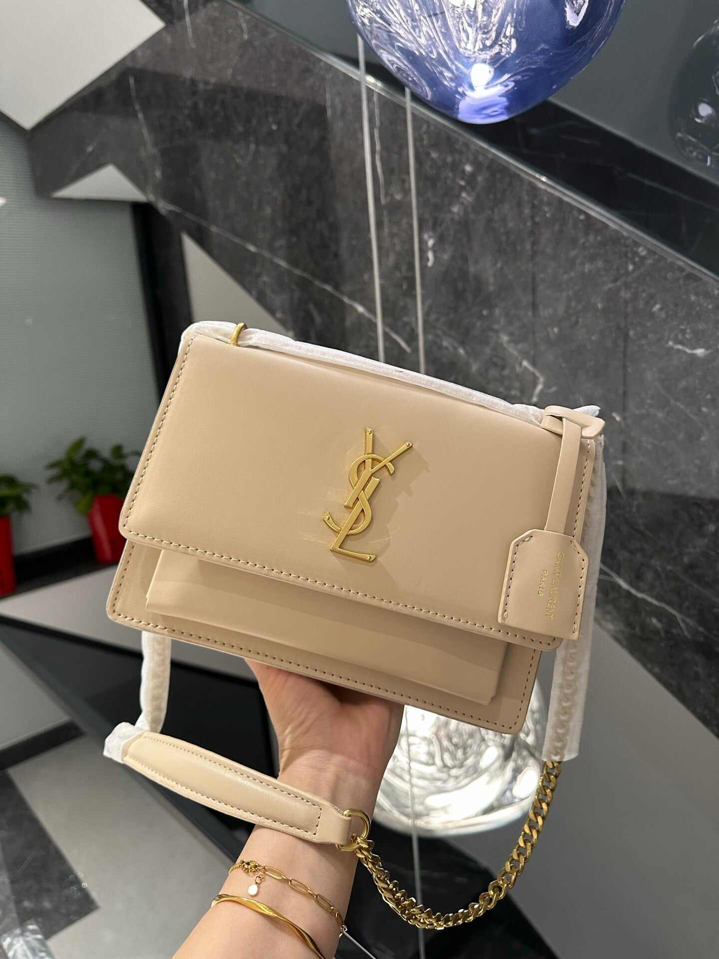 YSL【サンローラン】スムースレザーのサンセットミディアム