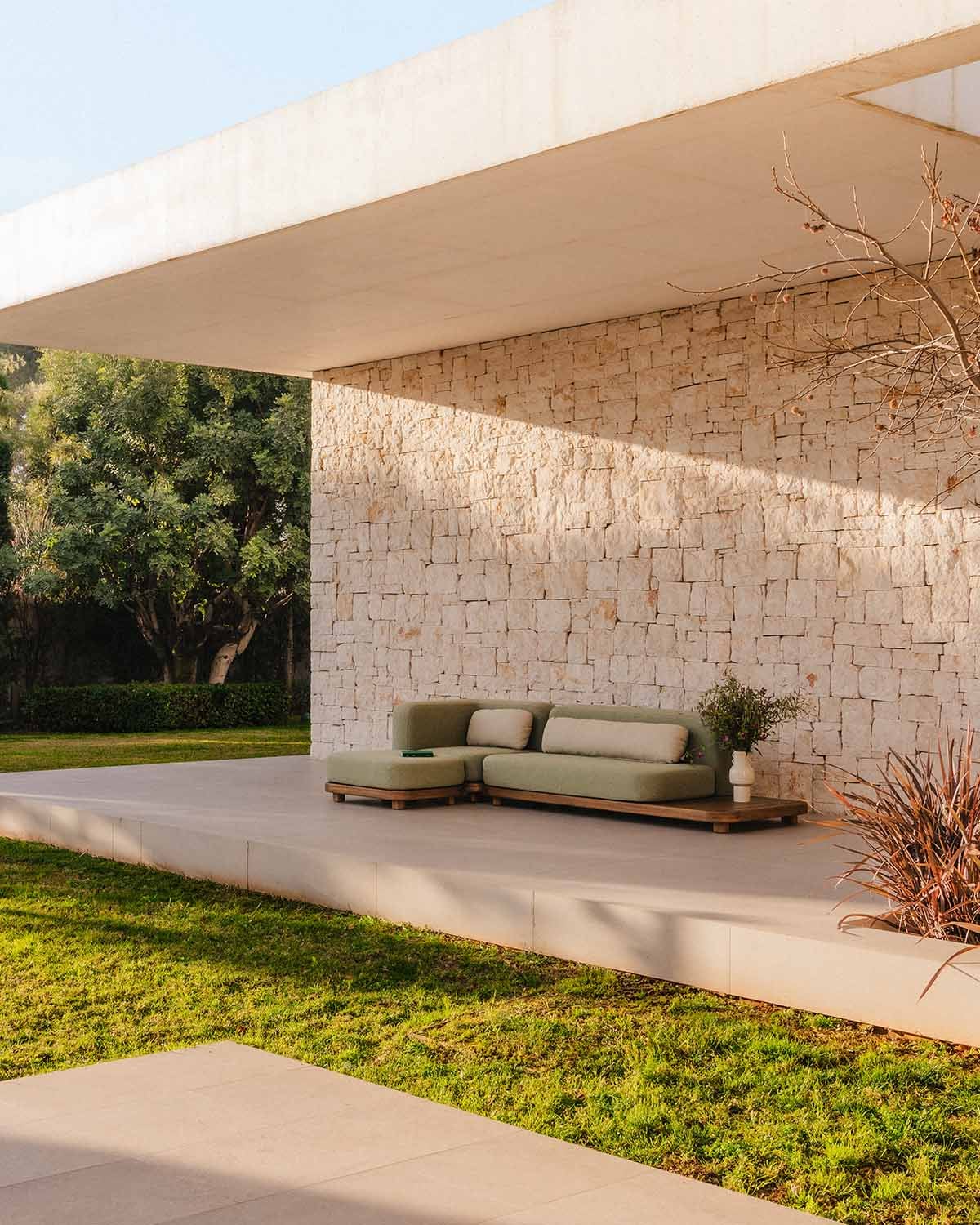 Redik - Sofá Modular de Jardín 2 Piezas Módulo Sofá y Módulo Esquinero con Módulo Puff de Madera de Acacia y Tela Redik