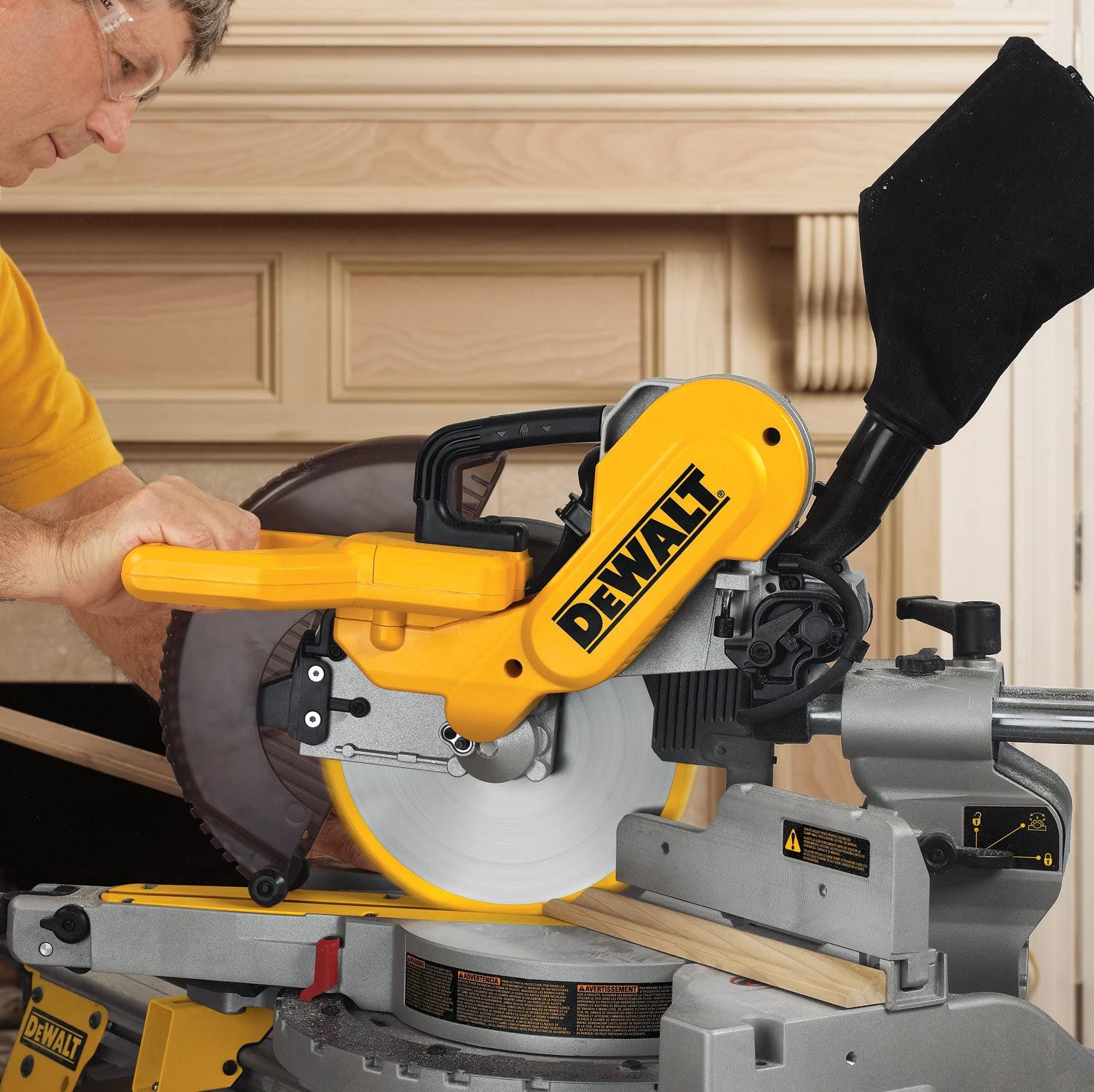 Scie à onglets composée coulissante DEWALT 10 pouces, double biseau (DW717)
