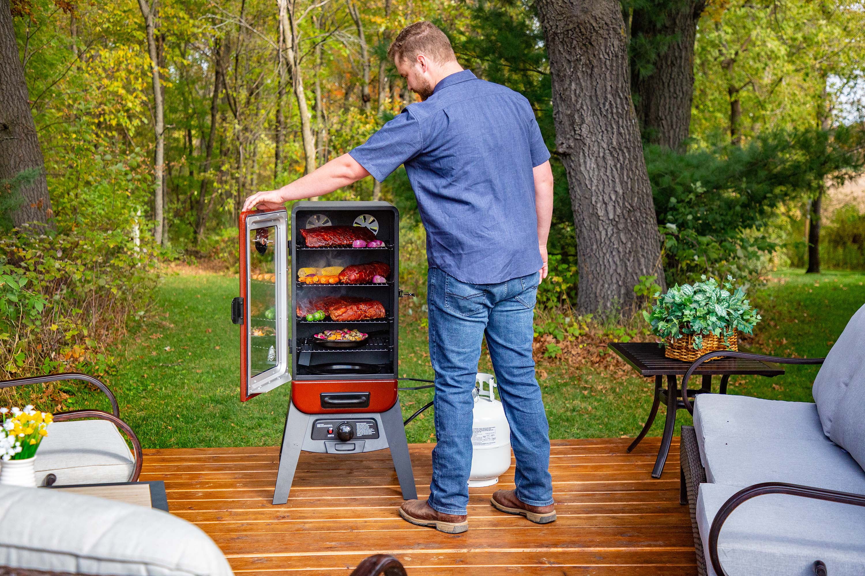 3 Series Gas Smoker in Red Hammertone PBV3G1 Image 6
