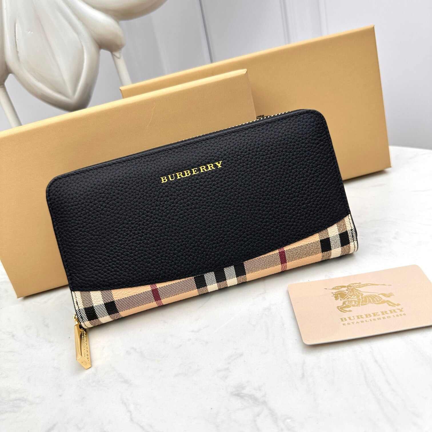 【バーバリー】送料関税込 大人気長財布 二つ折り コンパクト
