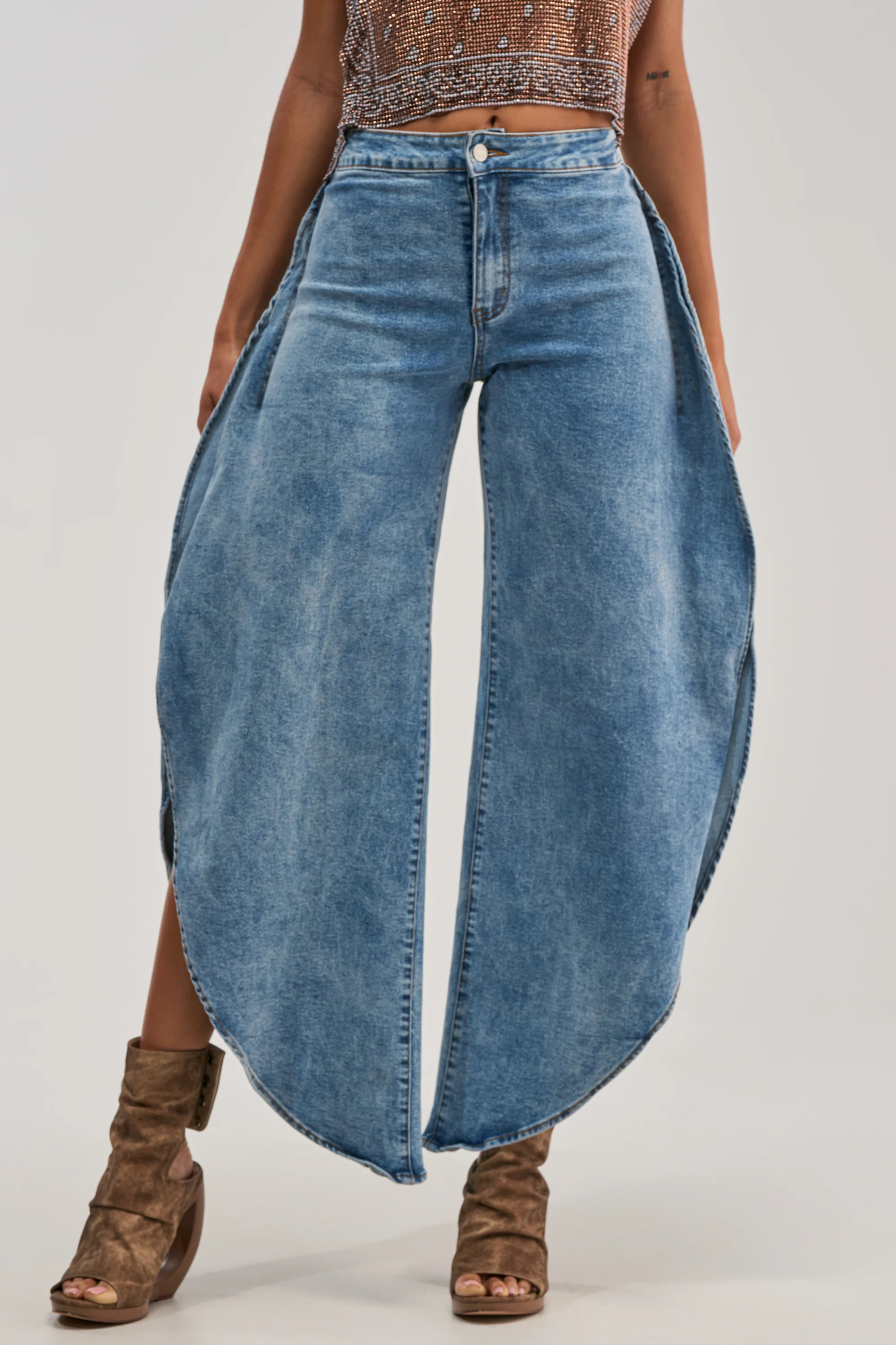 FEEL THE AIR RELAXED DENIM WITH SIDE OPENING - Akira Store