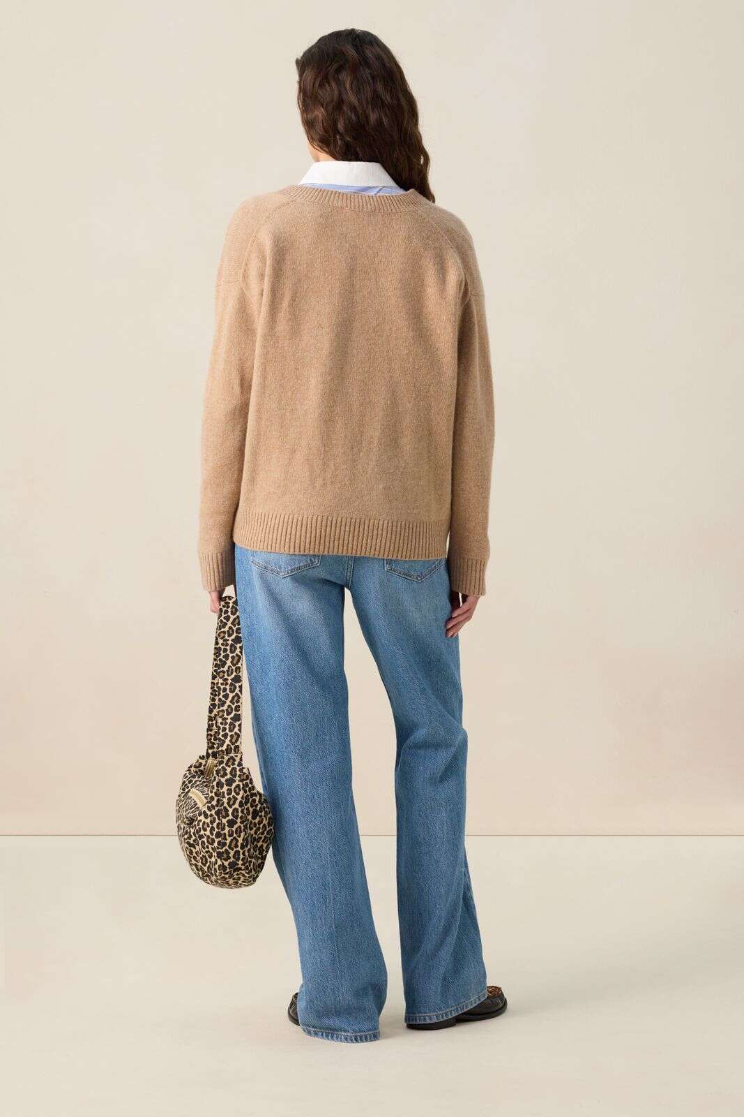 Bruine trui met V-hals